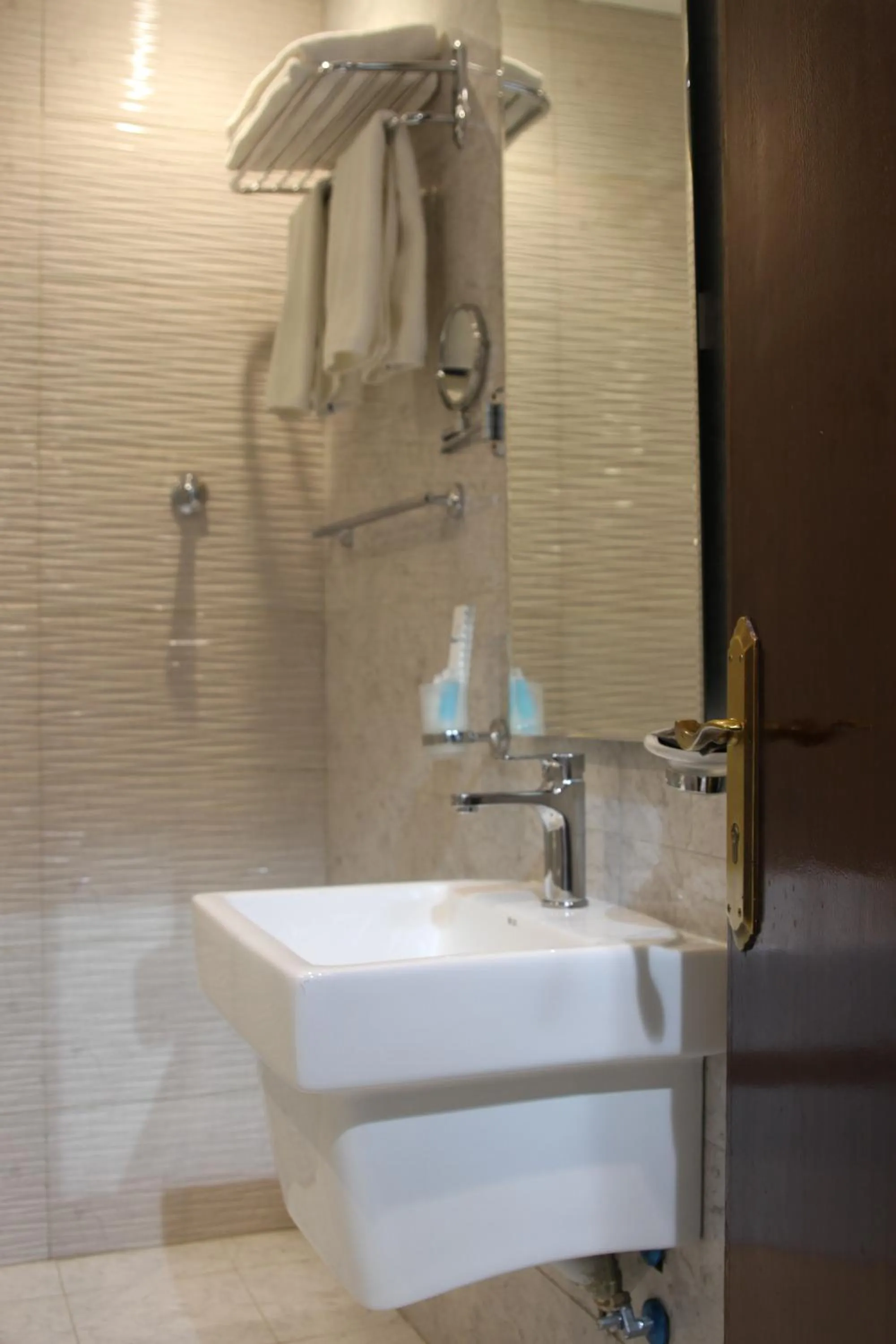 Shower in Carawan Al Khaleej Hotel Olaya
