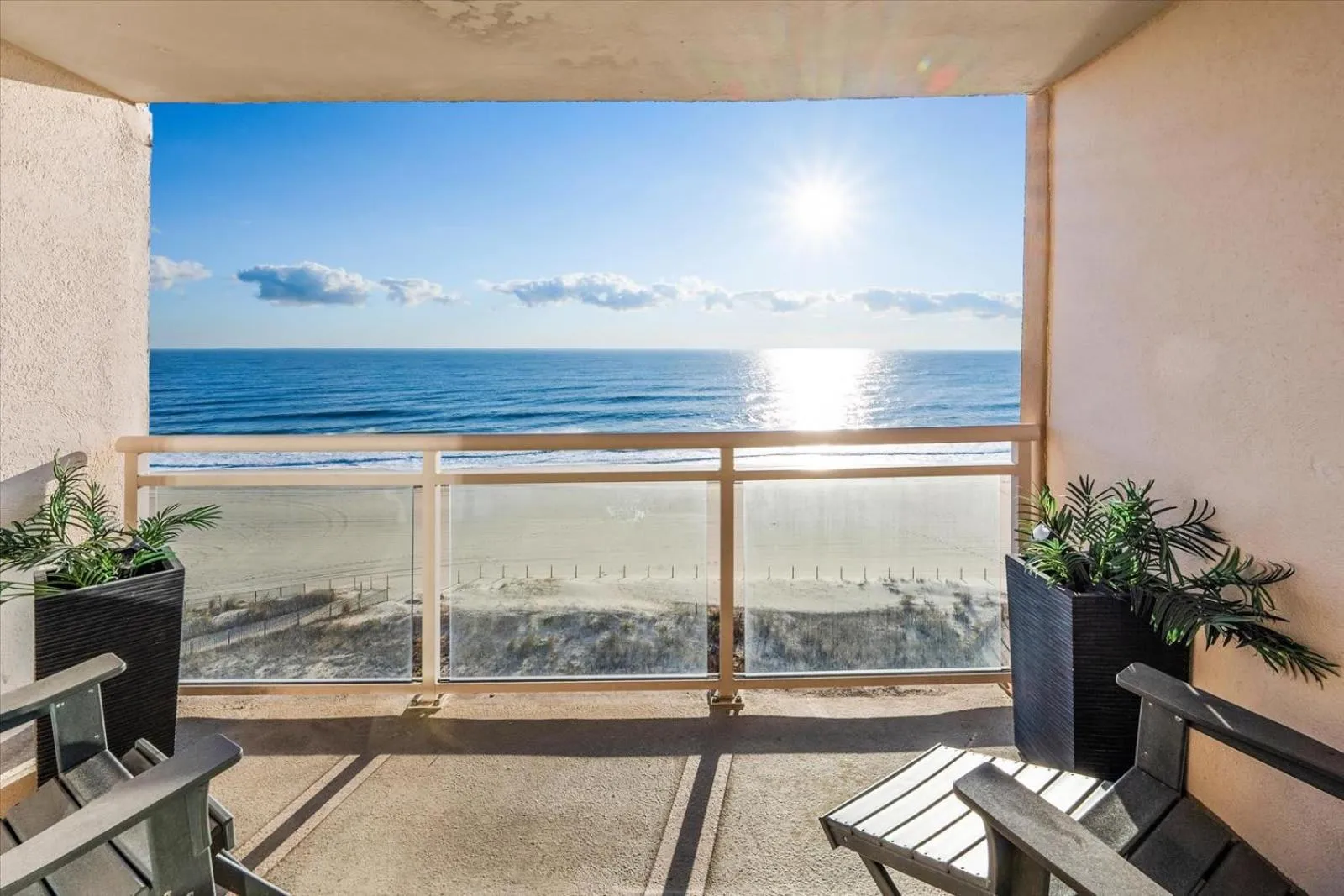 Oceanfront 2 Bedroom Modern Beach Condo w Pool