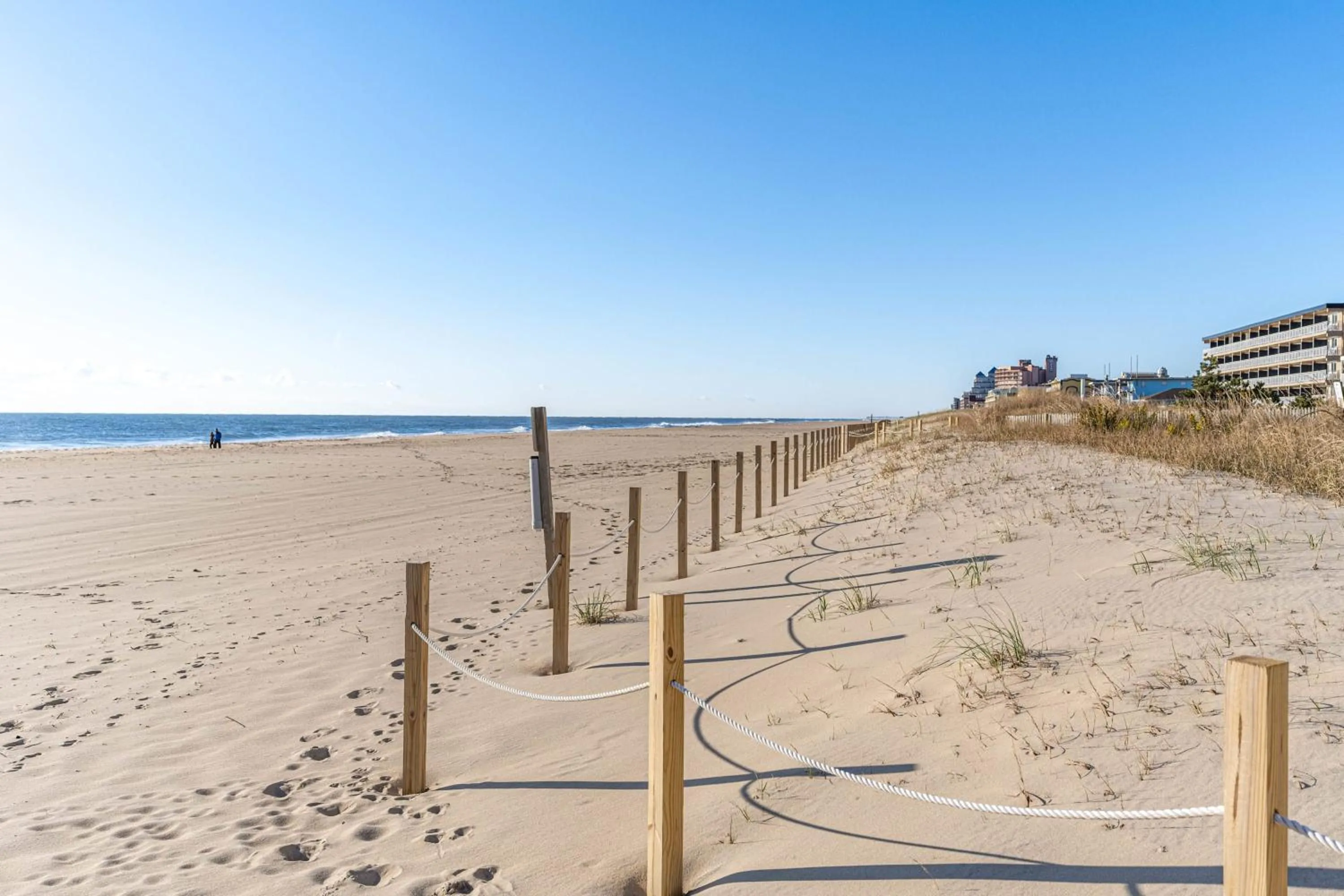 Oceanfront 2 Bedroom Modern Beach Condo w Pool