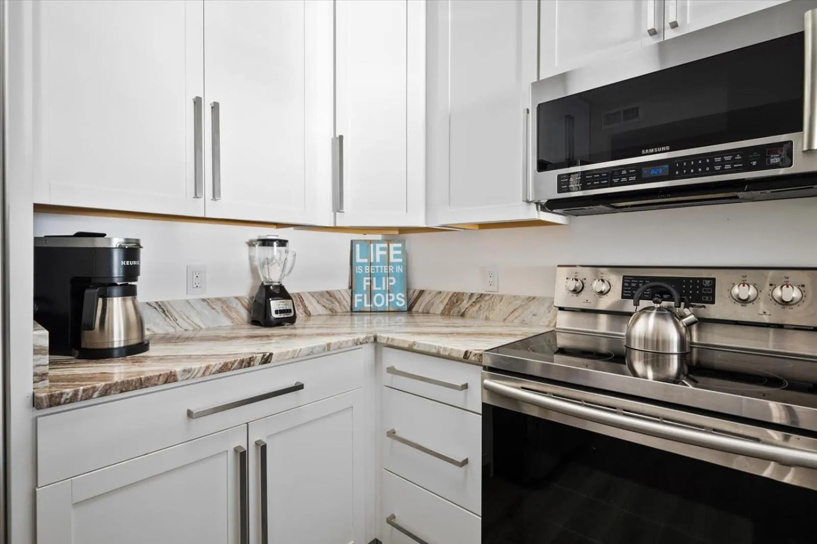 Oceanfront 2 Bedroom Modern Beach Condo w Pool