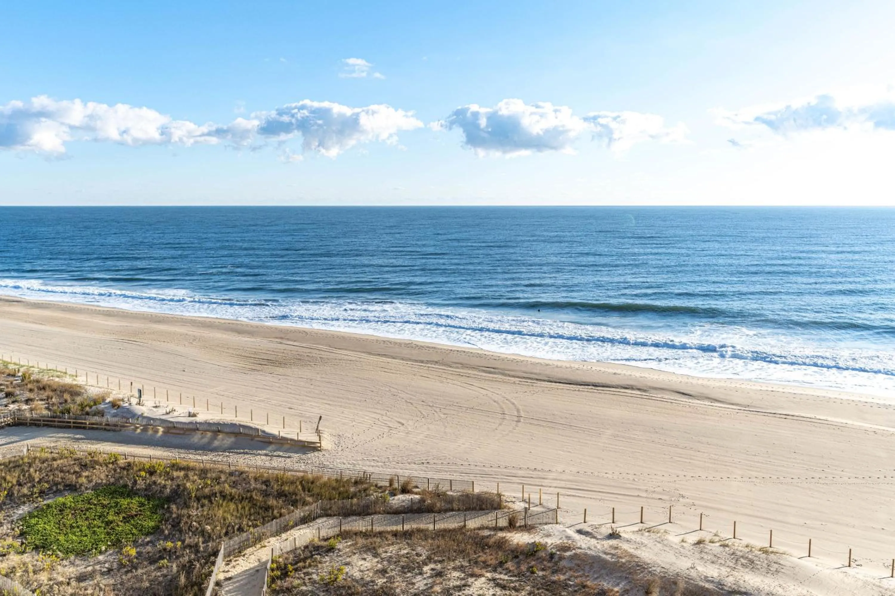 Oceanfront 2 Bedroom Modern Beach Condo w Pool