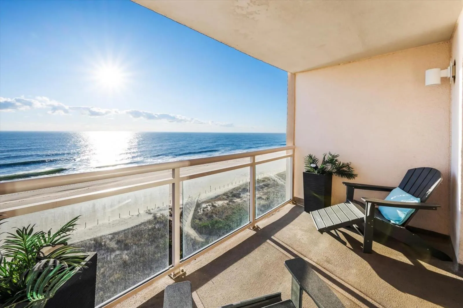 Oceanfront 2 Bedroom Modern Beach Condo w Pool
