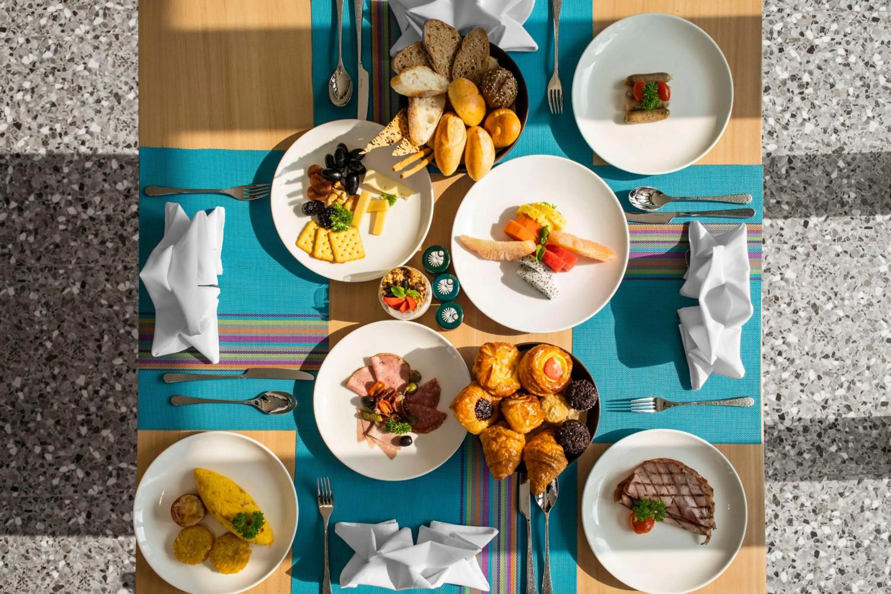 Restaurant/places to eat in Dhawa Ho Tram