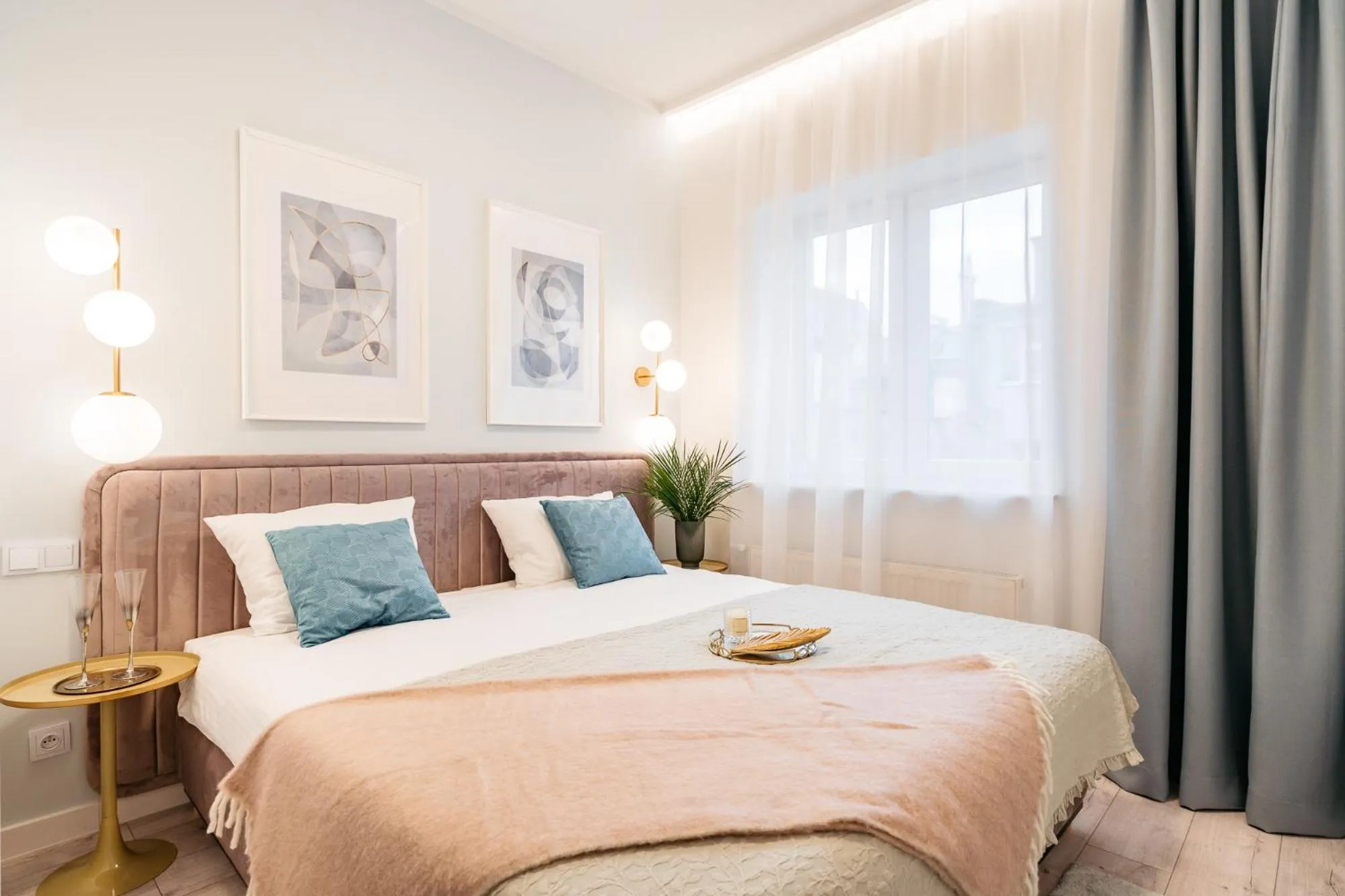 Bed in Crystal House II - LoftAffair Collection