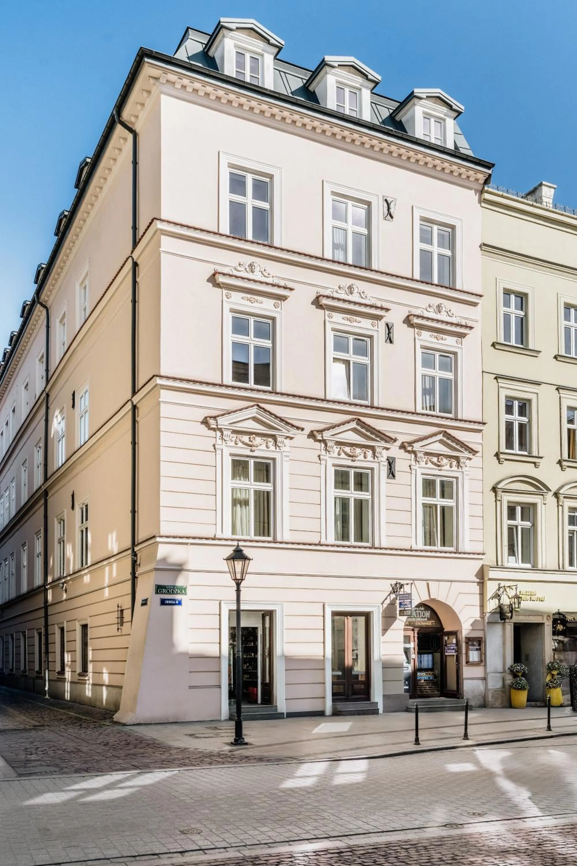 Property building in Crystal House II - LoftAffair Collection