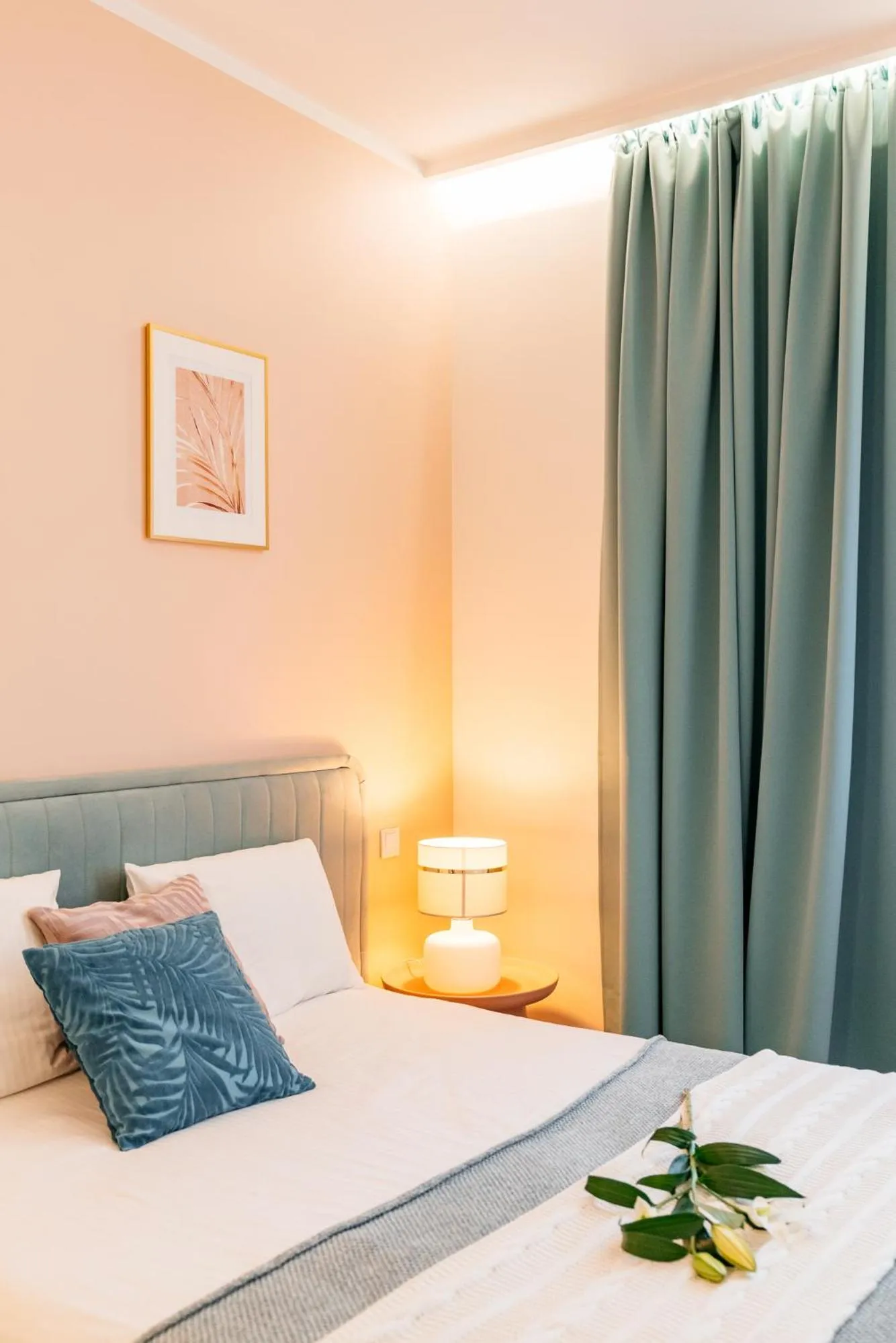 Bed in Crystal House II - LoftAffair Collection