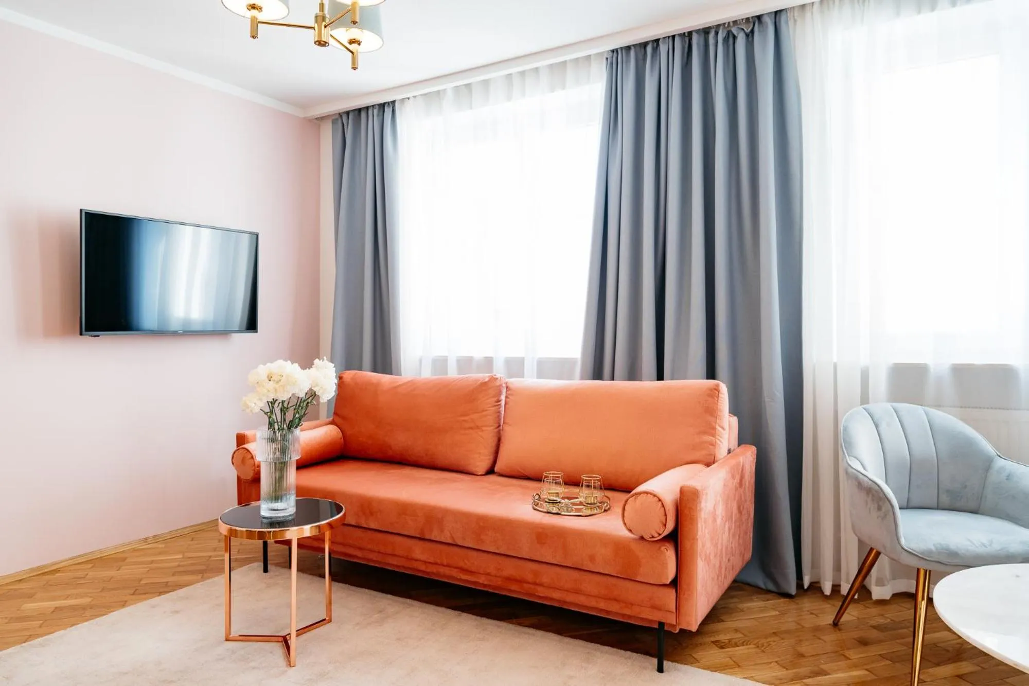 TV and multimedia in Crystal House II - LoftAffair Collection