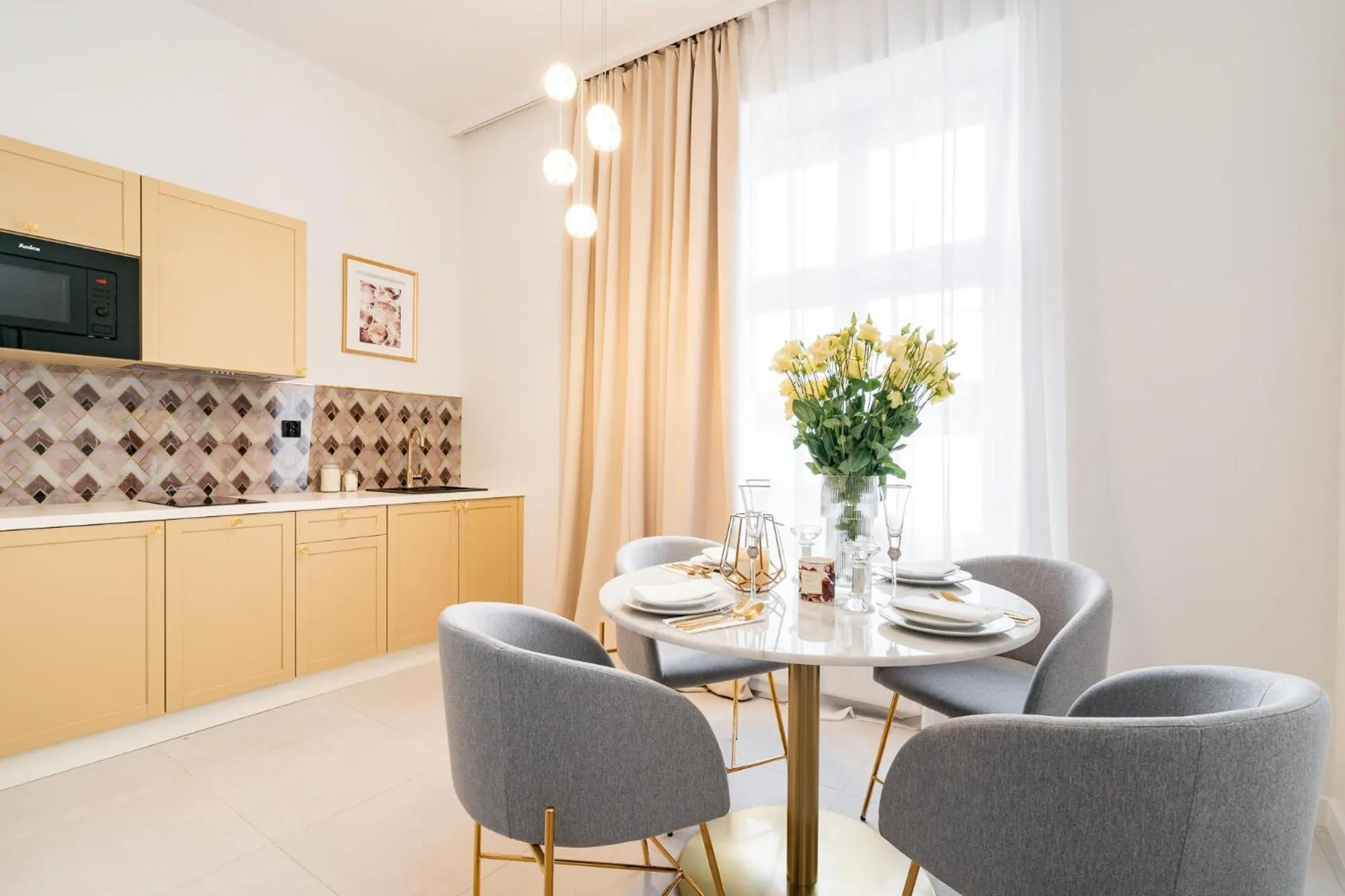 Kitchen or kitchenette in Crystal House II - LoftAffair Collection