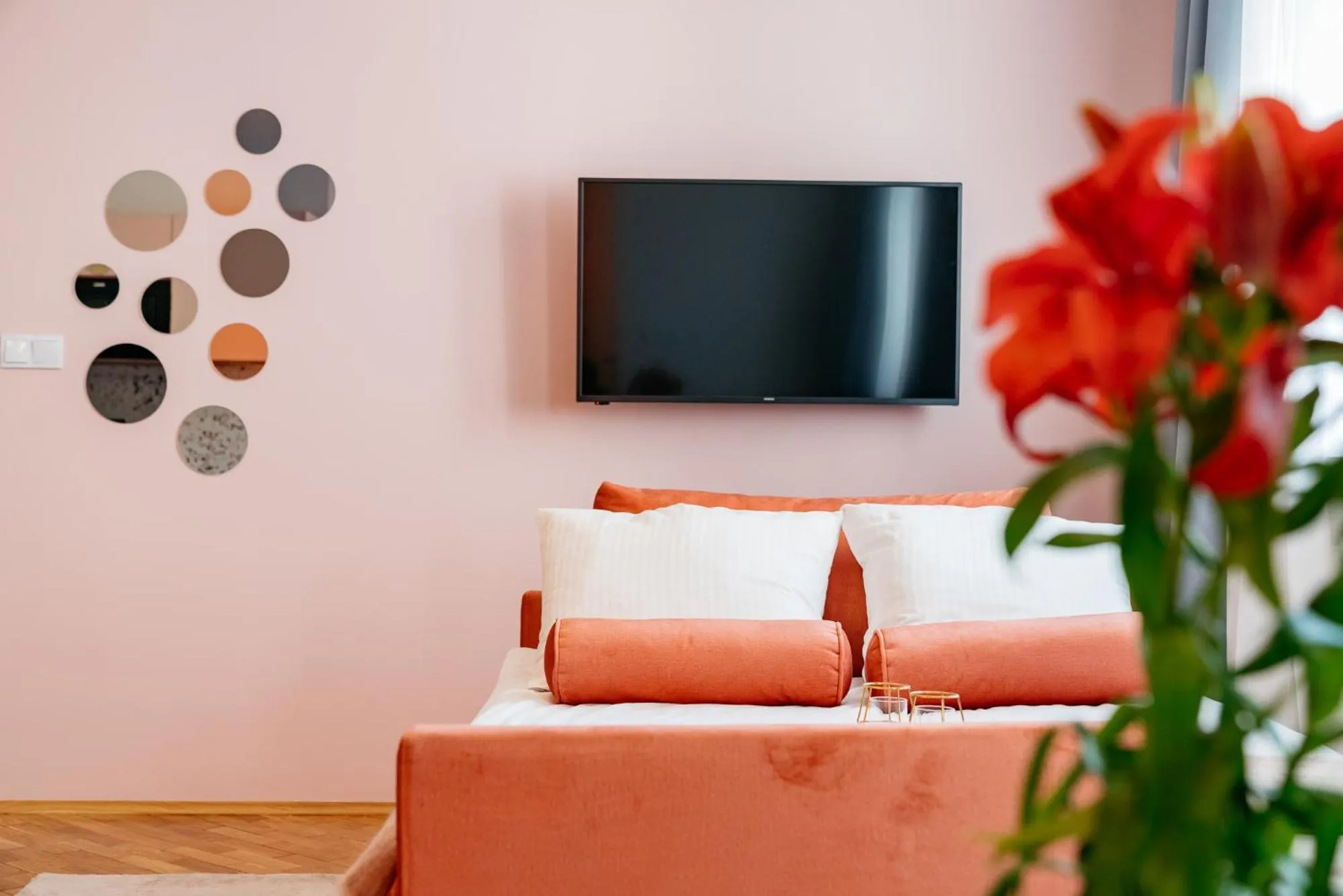 Bed in Crystal House II - LoftAffair Collection