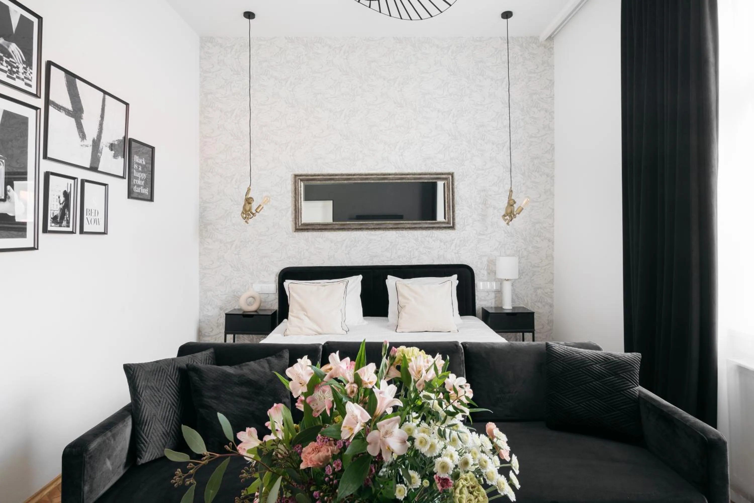 Bed in Crystal House II - LoftAffair Collection