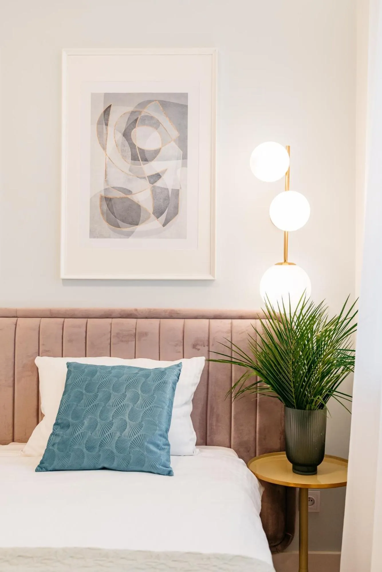 Decorative detail, Bed in Crystal House II - LoftAffair Collection