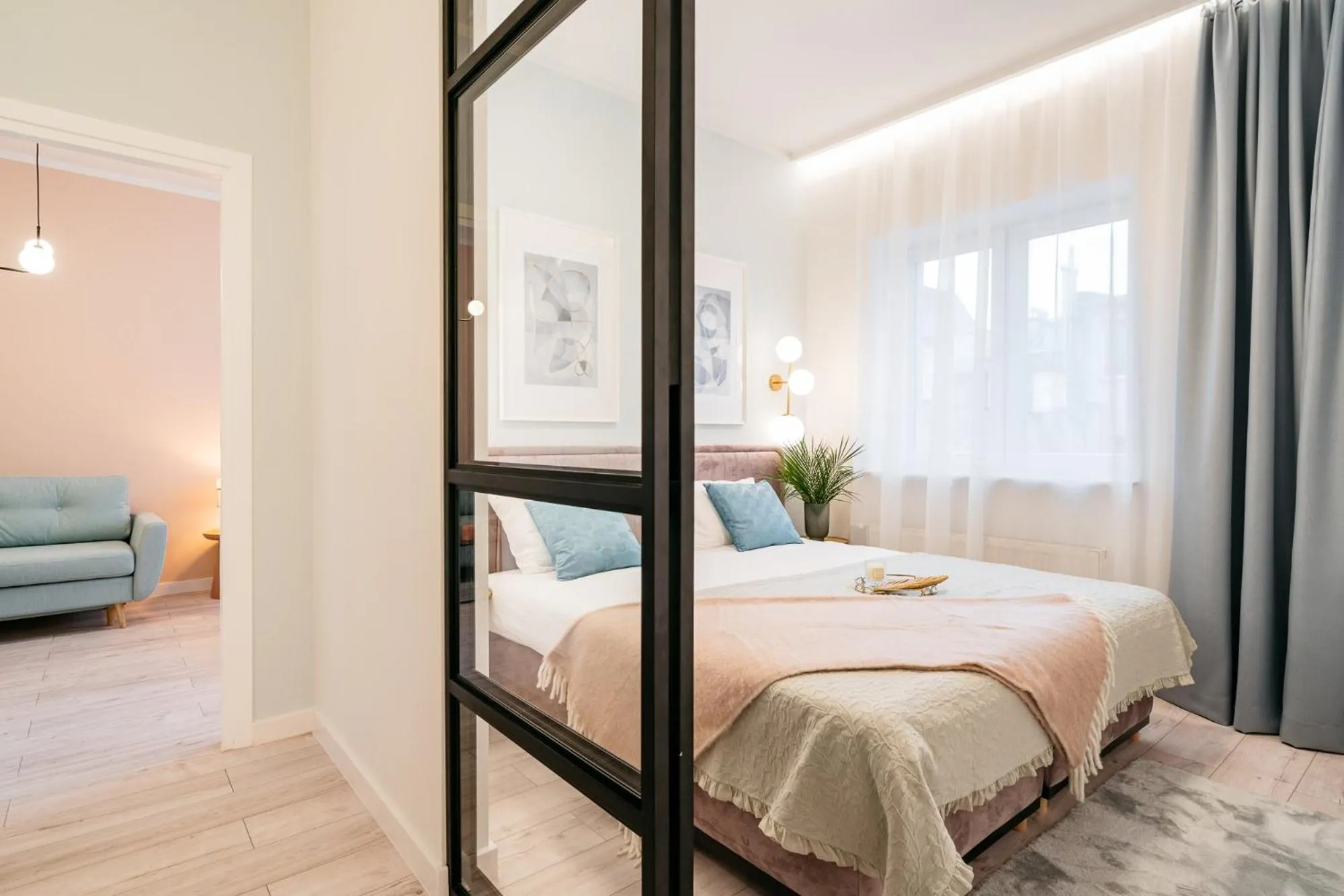 Bed in Crystal House II - LoftAffair Collection