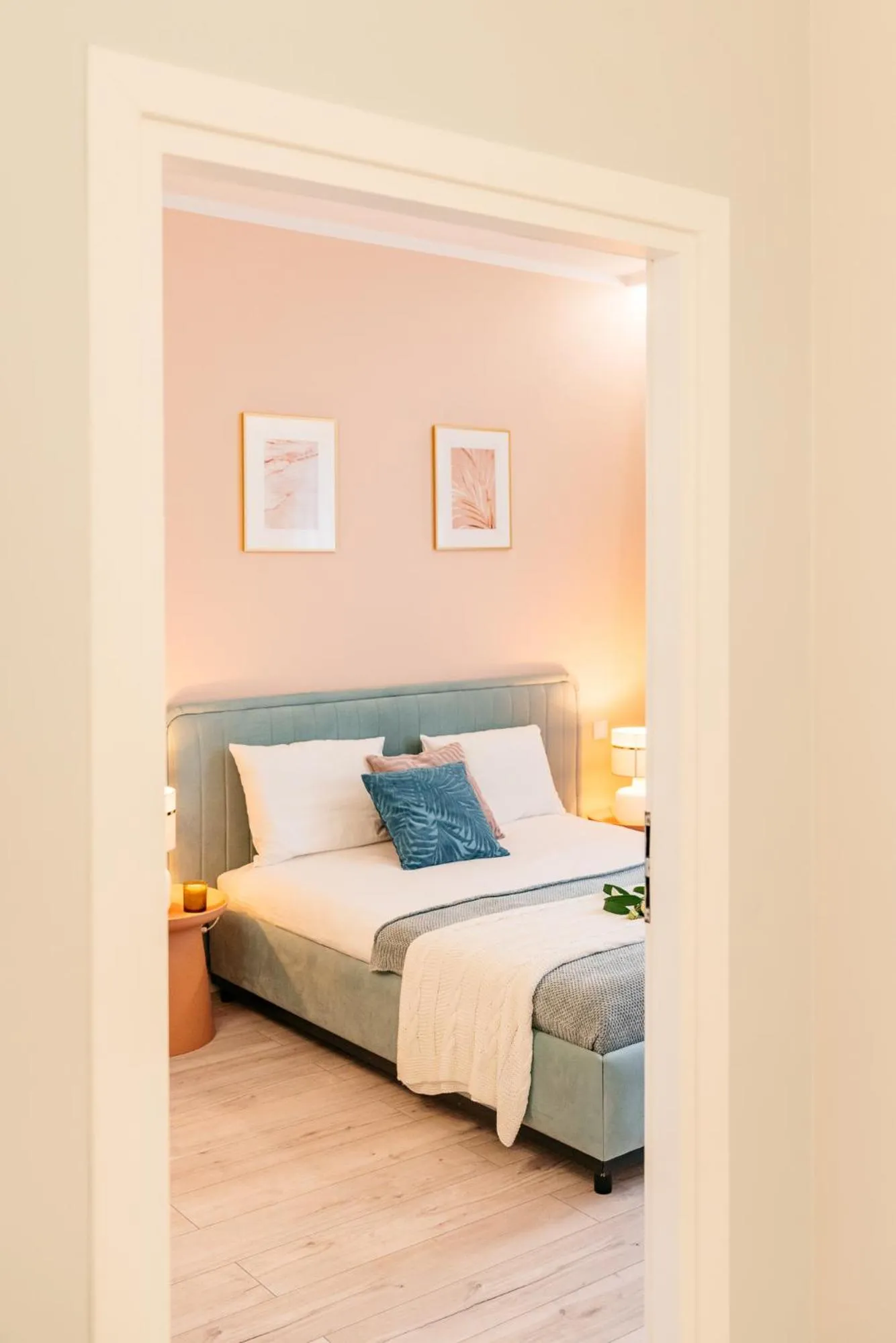 Bed in Crystal House II - LoftAffair Collection