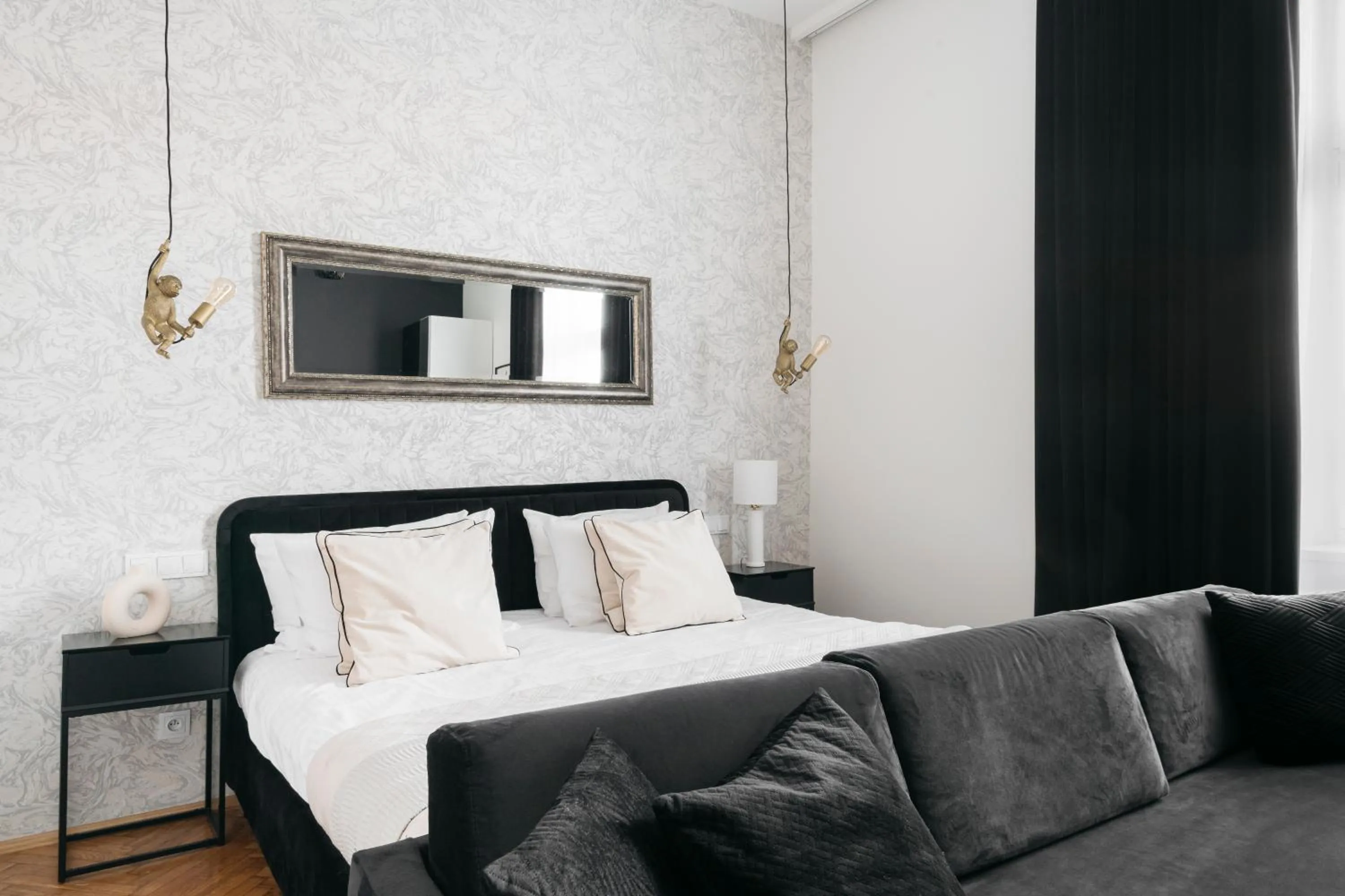 Bed in Crystal House II - LoftAffair Collection