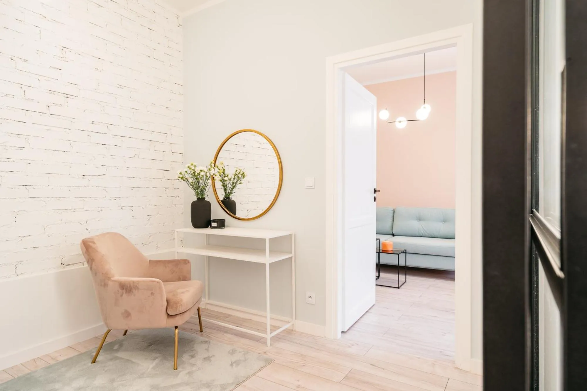 Seating area in Crystal House II - LoftAffair Collection