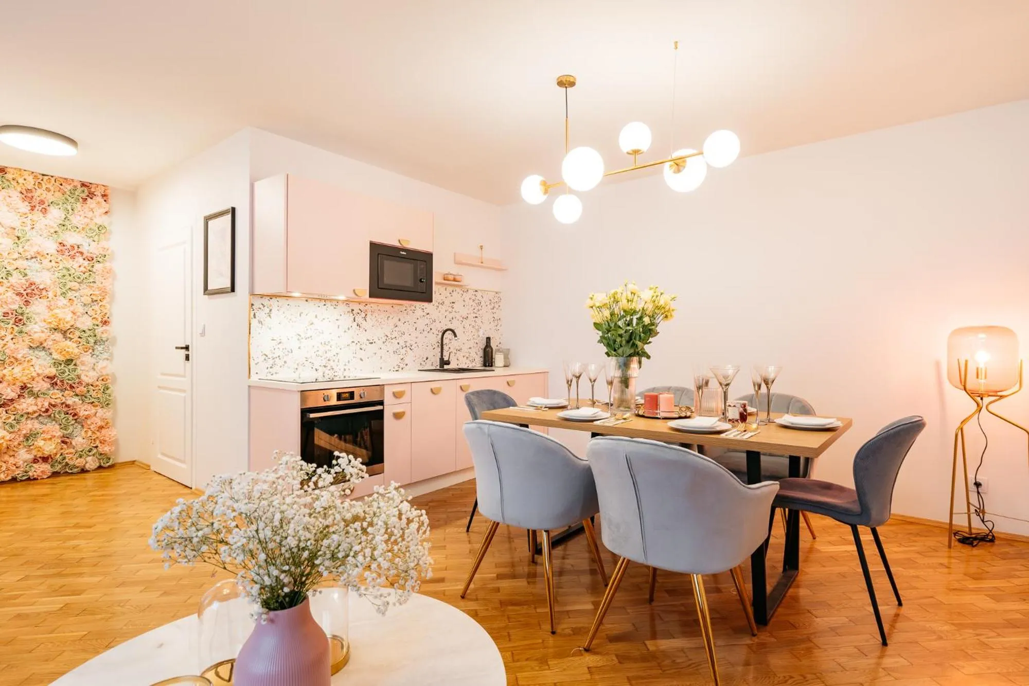 Kitchen or kitchenette in Crystal House II - LoftAffair Collection