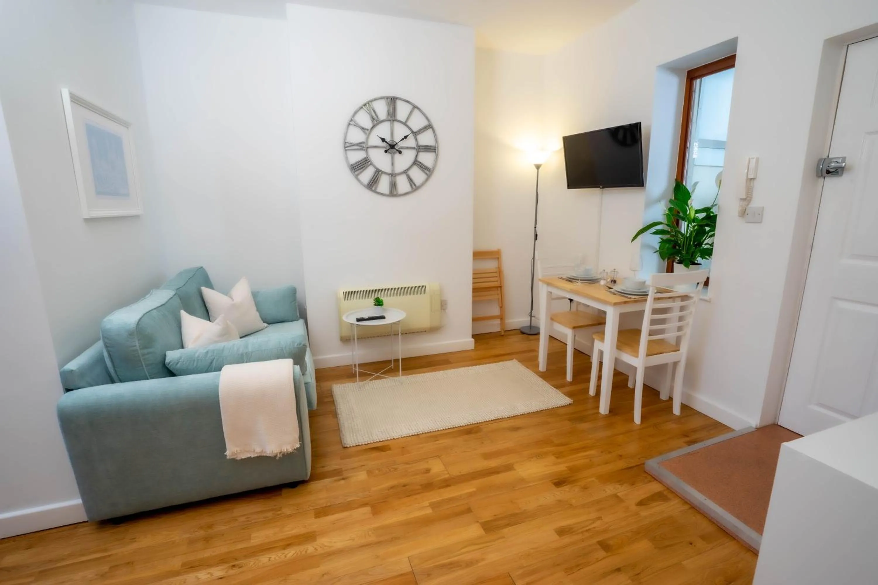 Living room in Vibrant City Centre - KING Bed, Entire Apartment