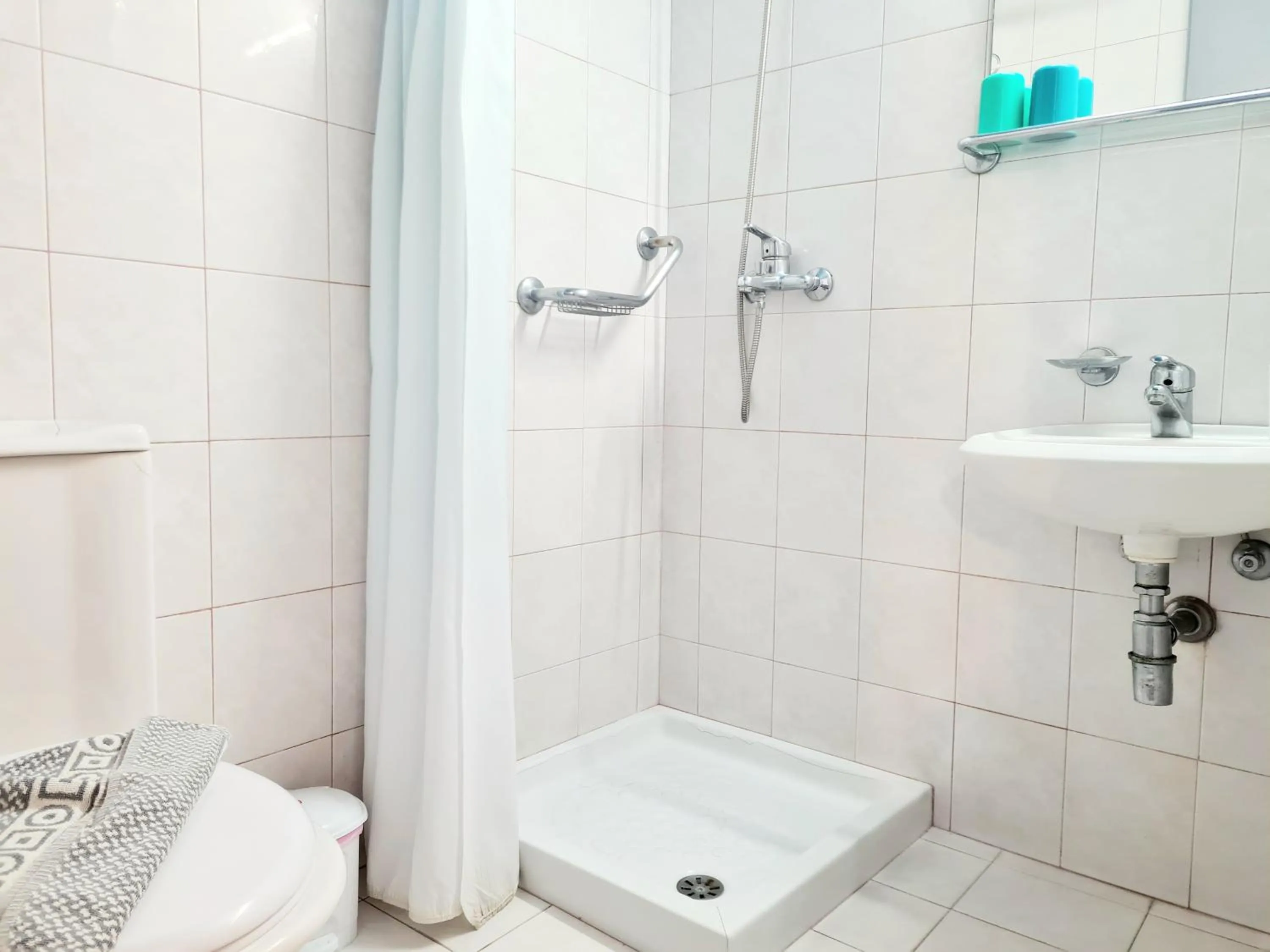 Shower in G92 City Hotel