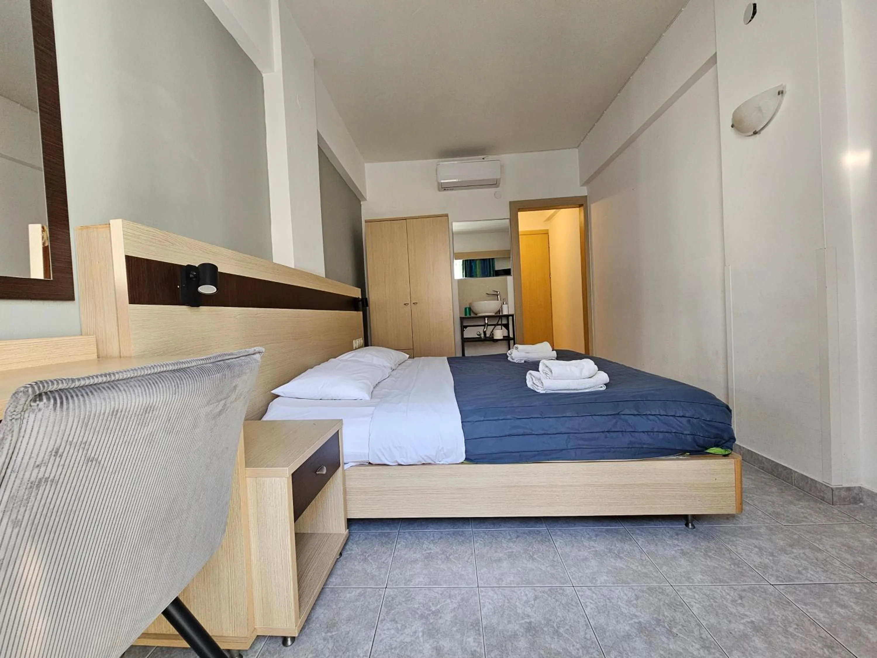 Bed in G92 City Hotel