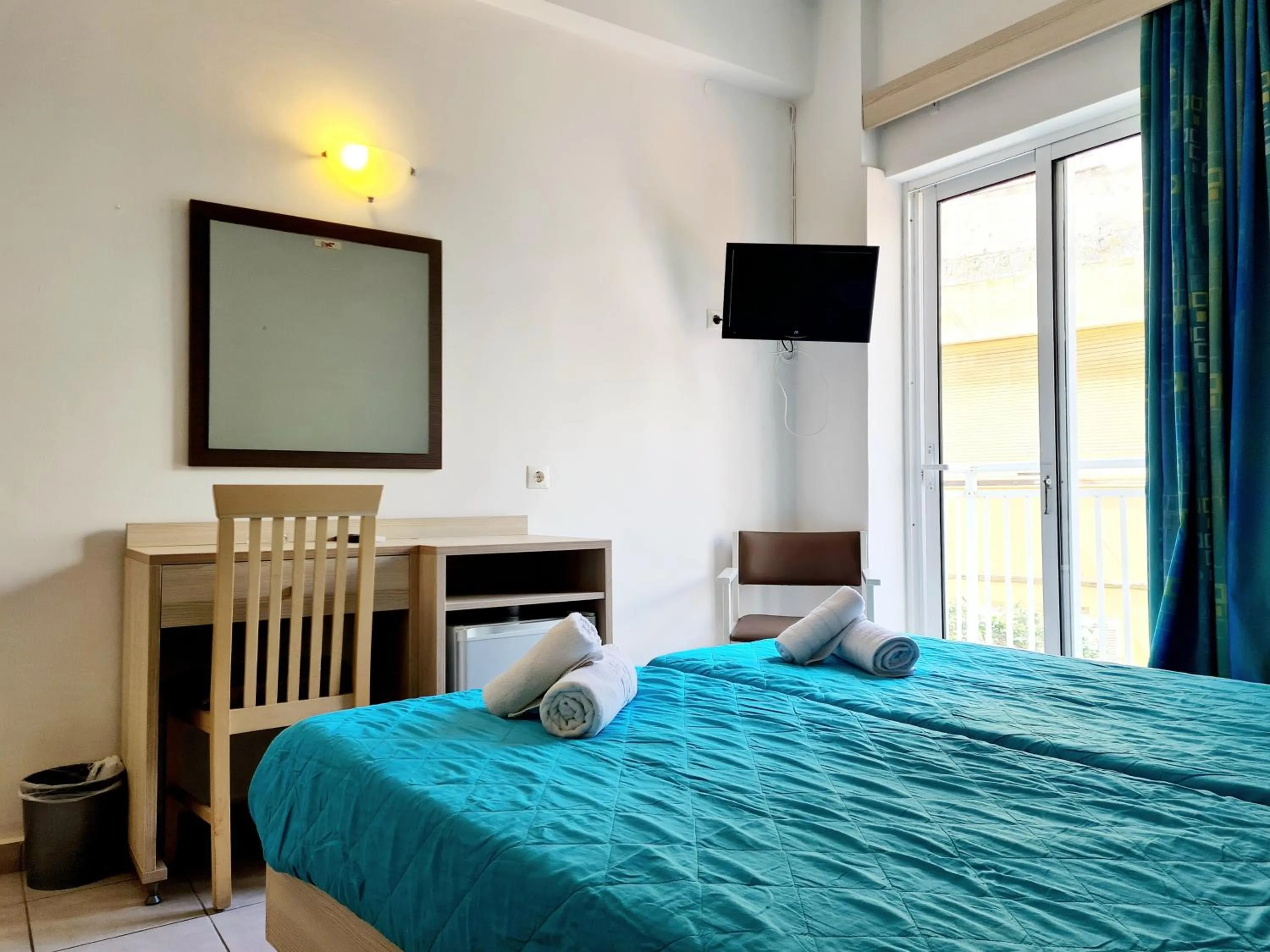 Bed in G92 City Hotel