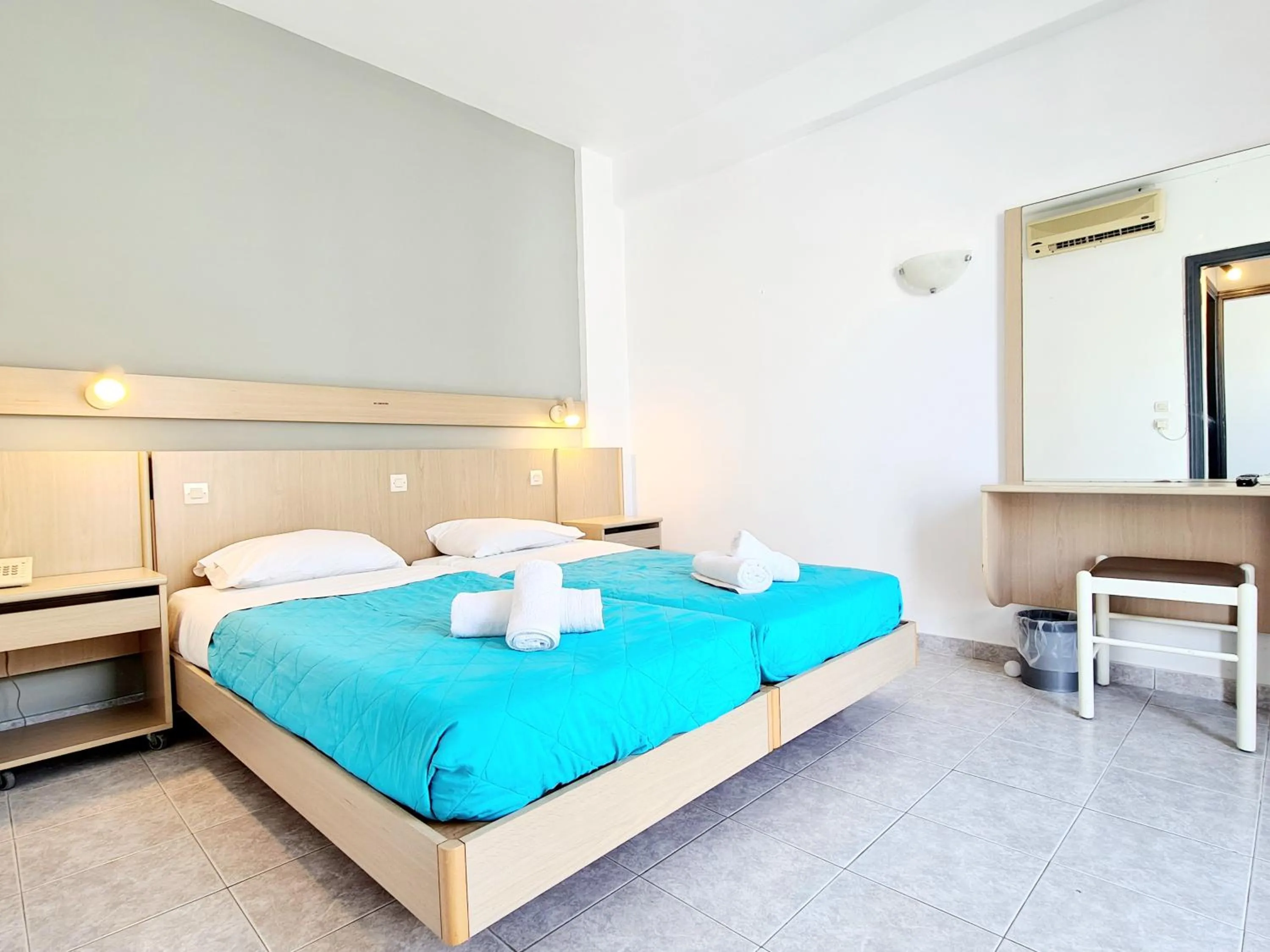 Bed in G92 City Hotel