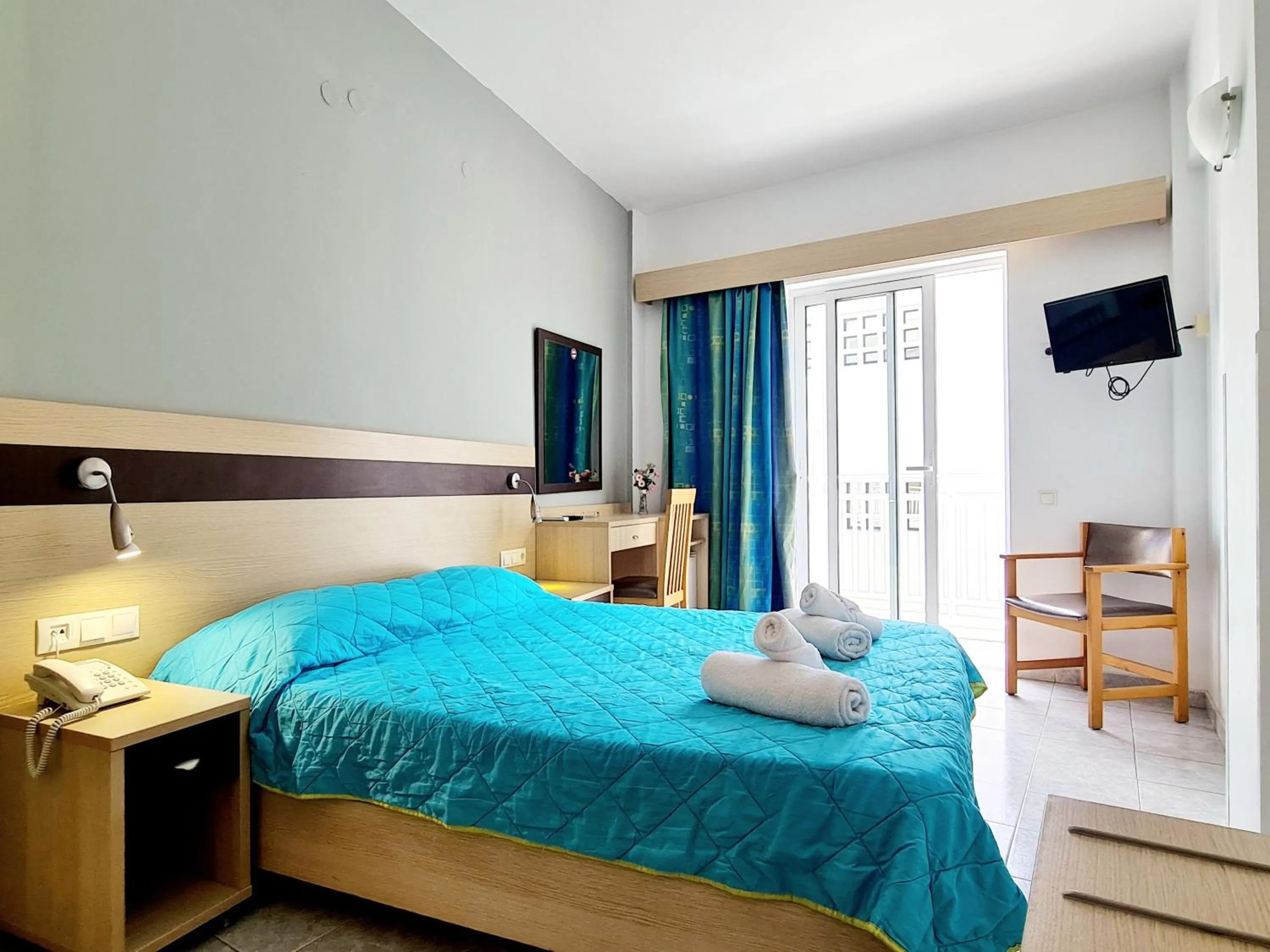 Bed in G92 City Hotel