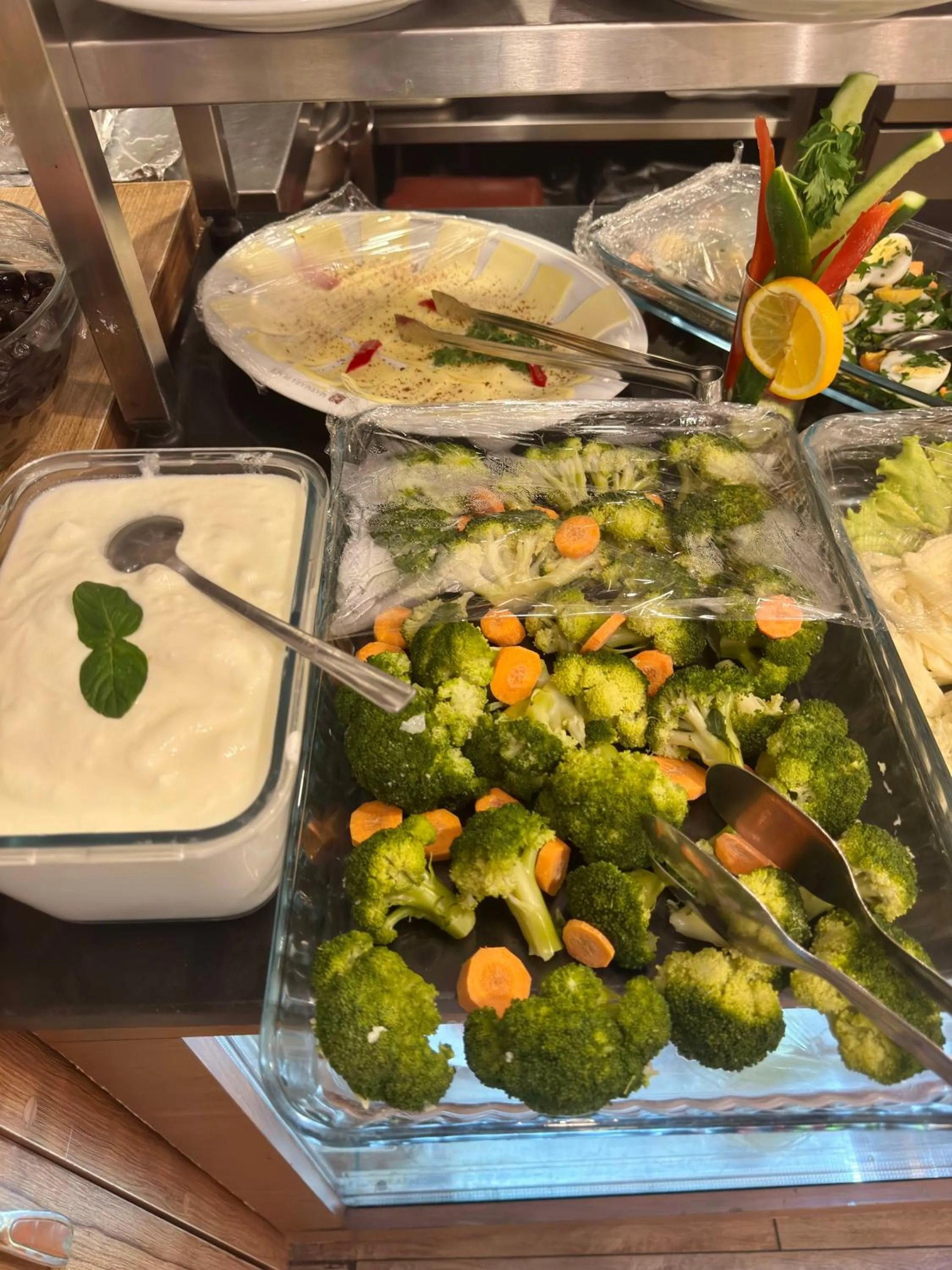 Food and drinks in GROSS HOTEL