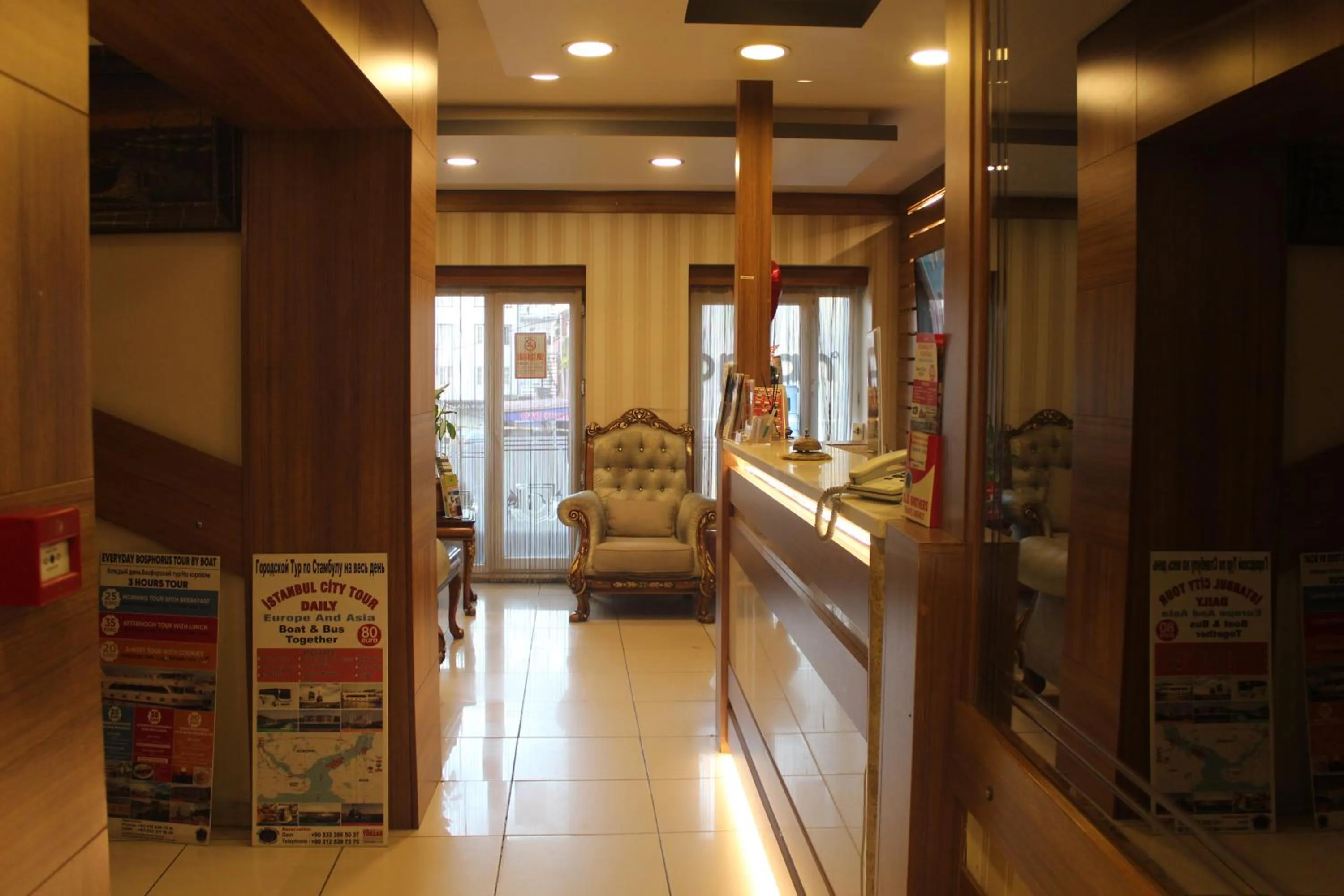 TV and multimedia in GROSS HOTEL