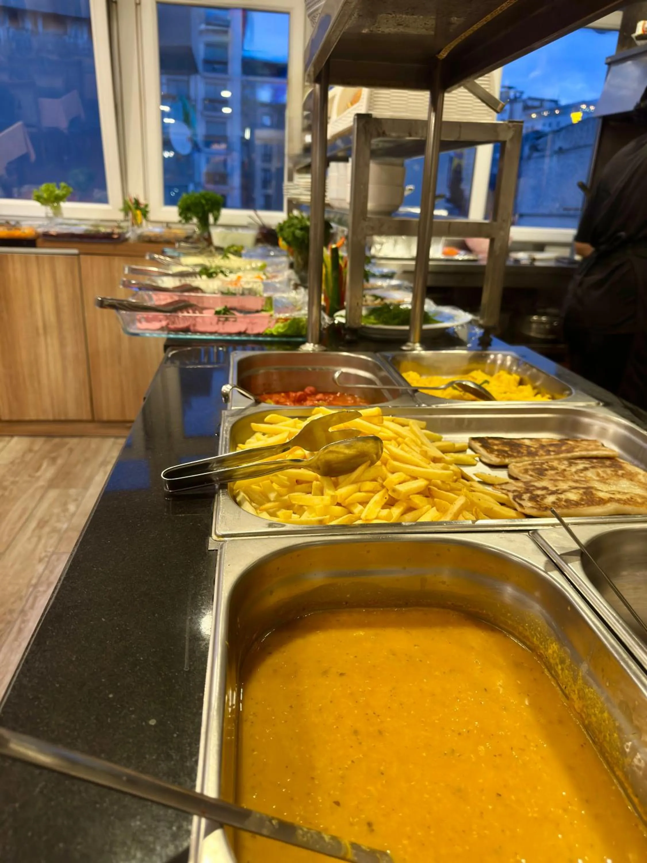 Food and drinks in GROSS HOTEL