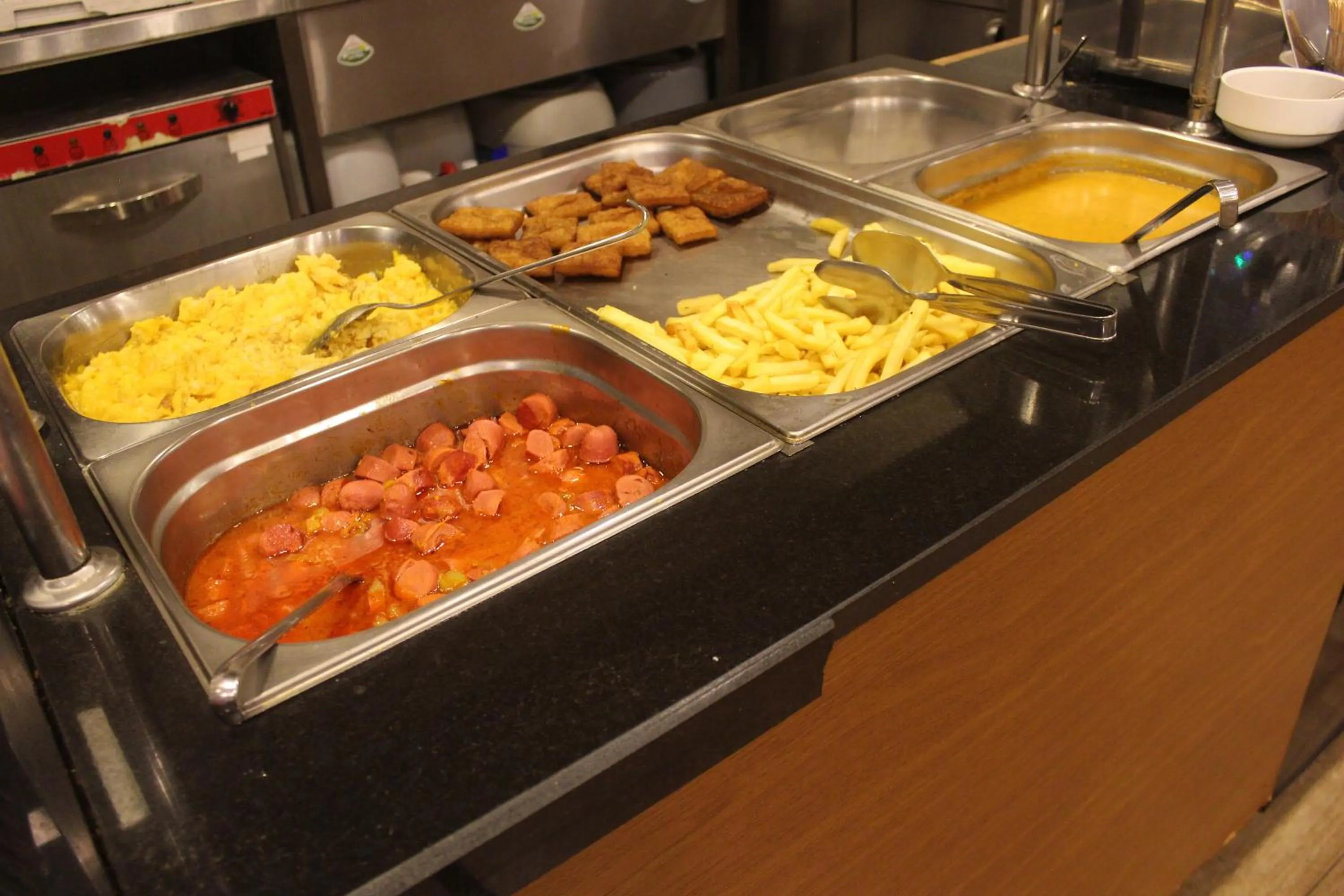 Food and drinks in GROSS HOTEL