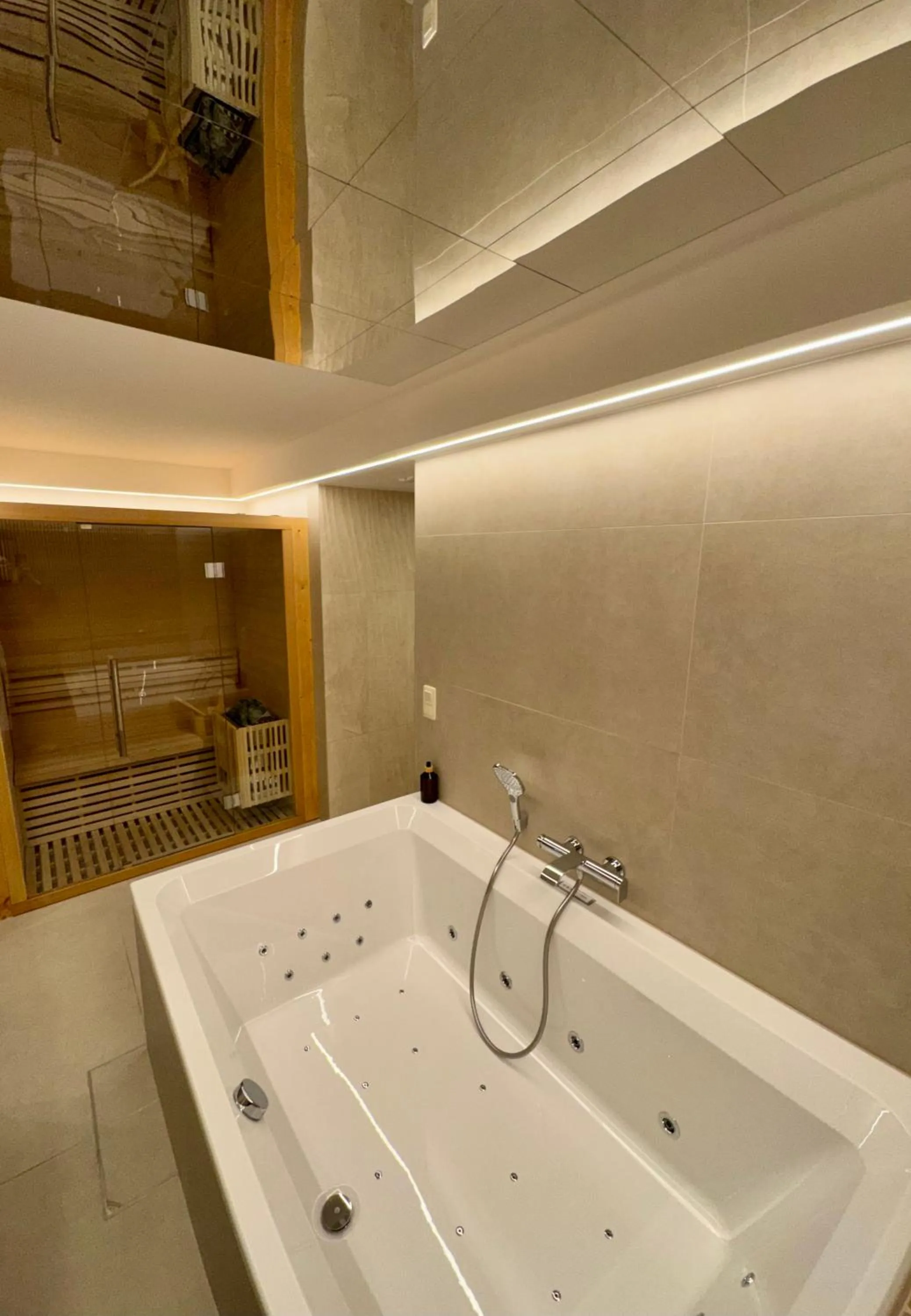 Hot Tub in Hotel de Maître de Vaughan