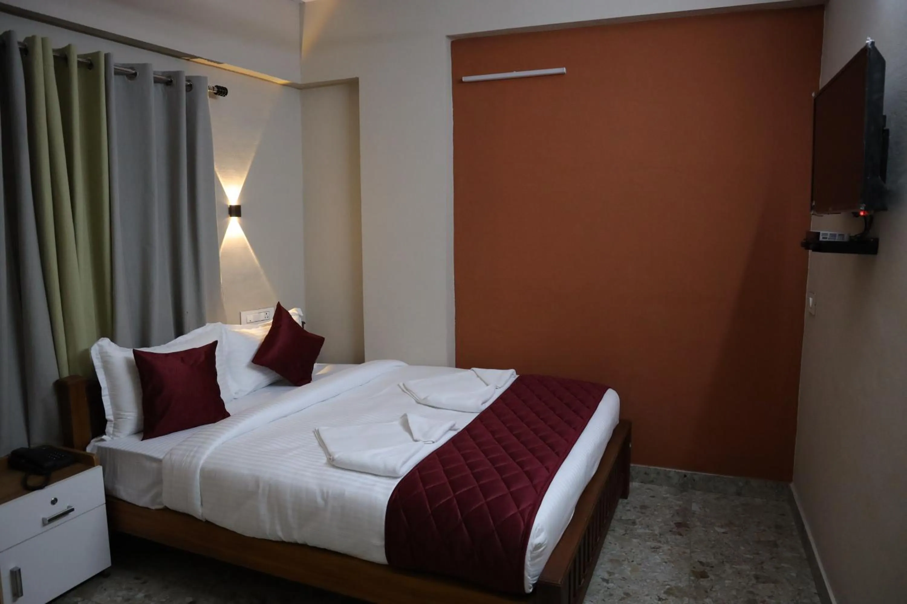 Communal lounge/ TV room, Bed in Dreams Paradise Airport Residency