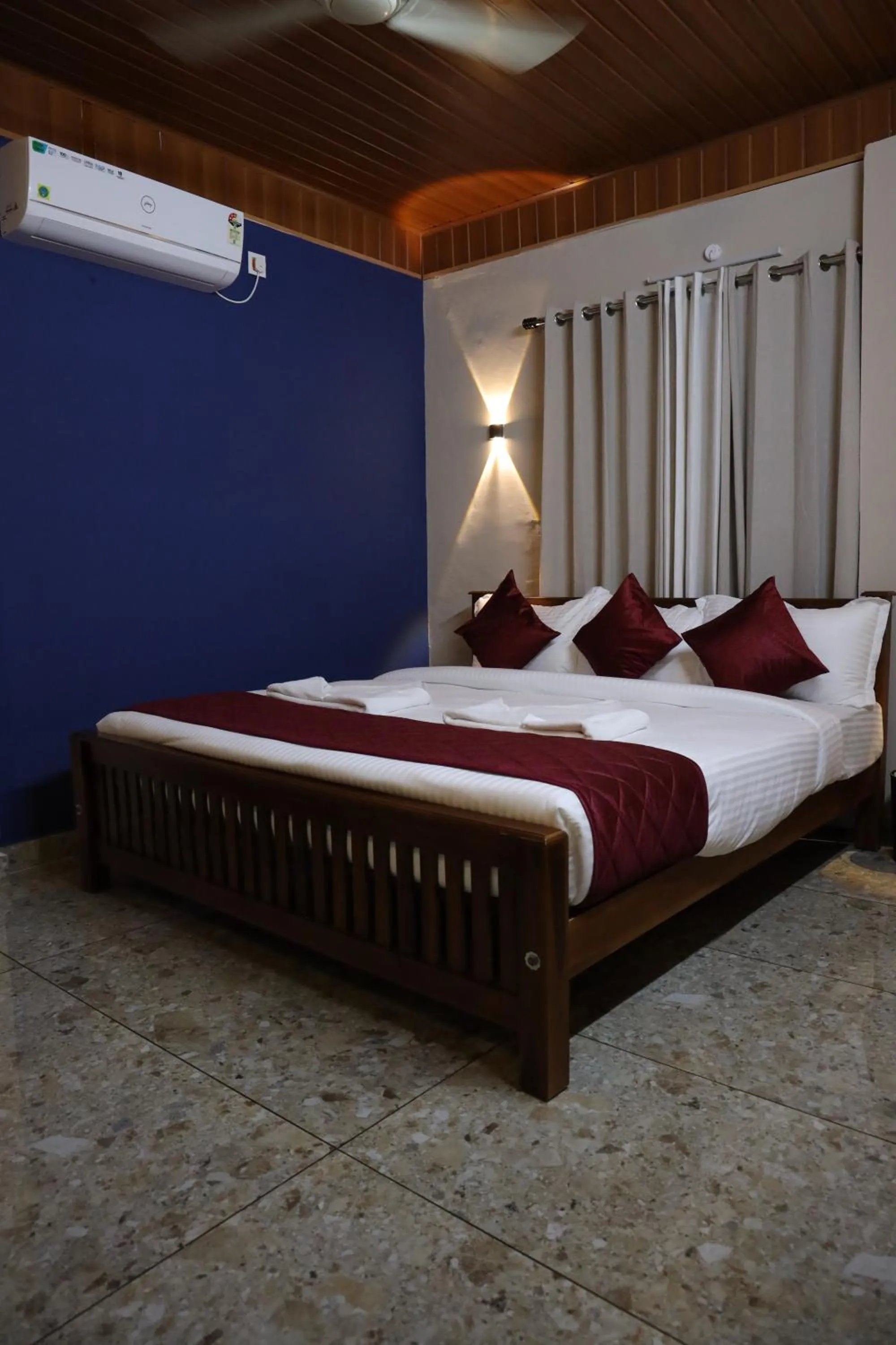 Bed in Dreams Paradise Airport Residency