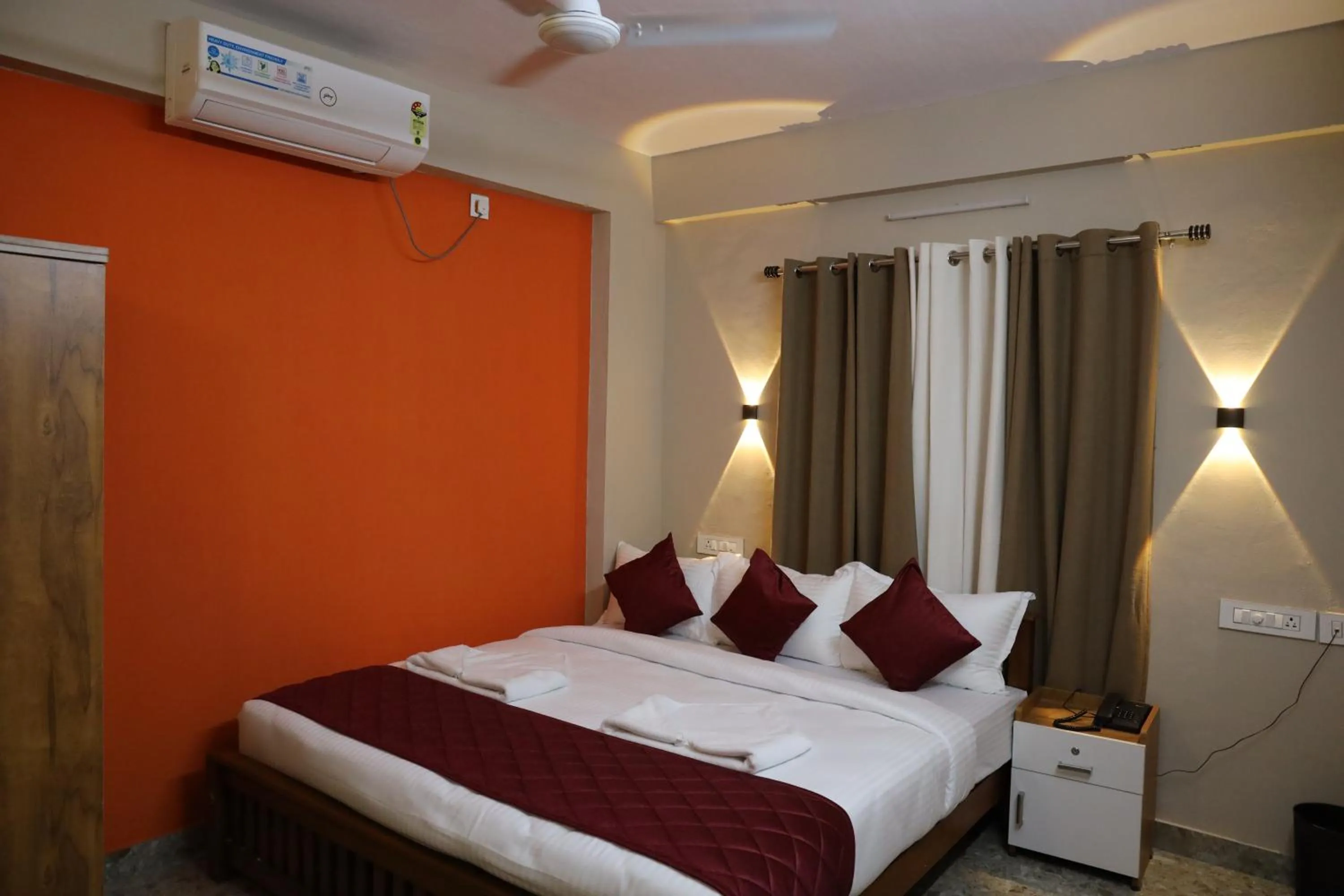 Bed in Dreams Paradise Airport Residency