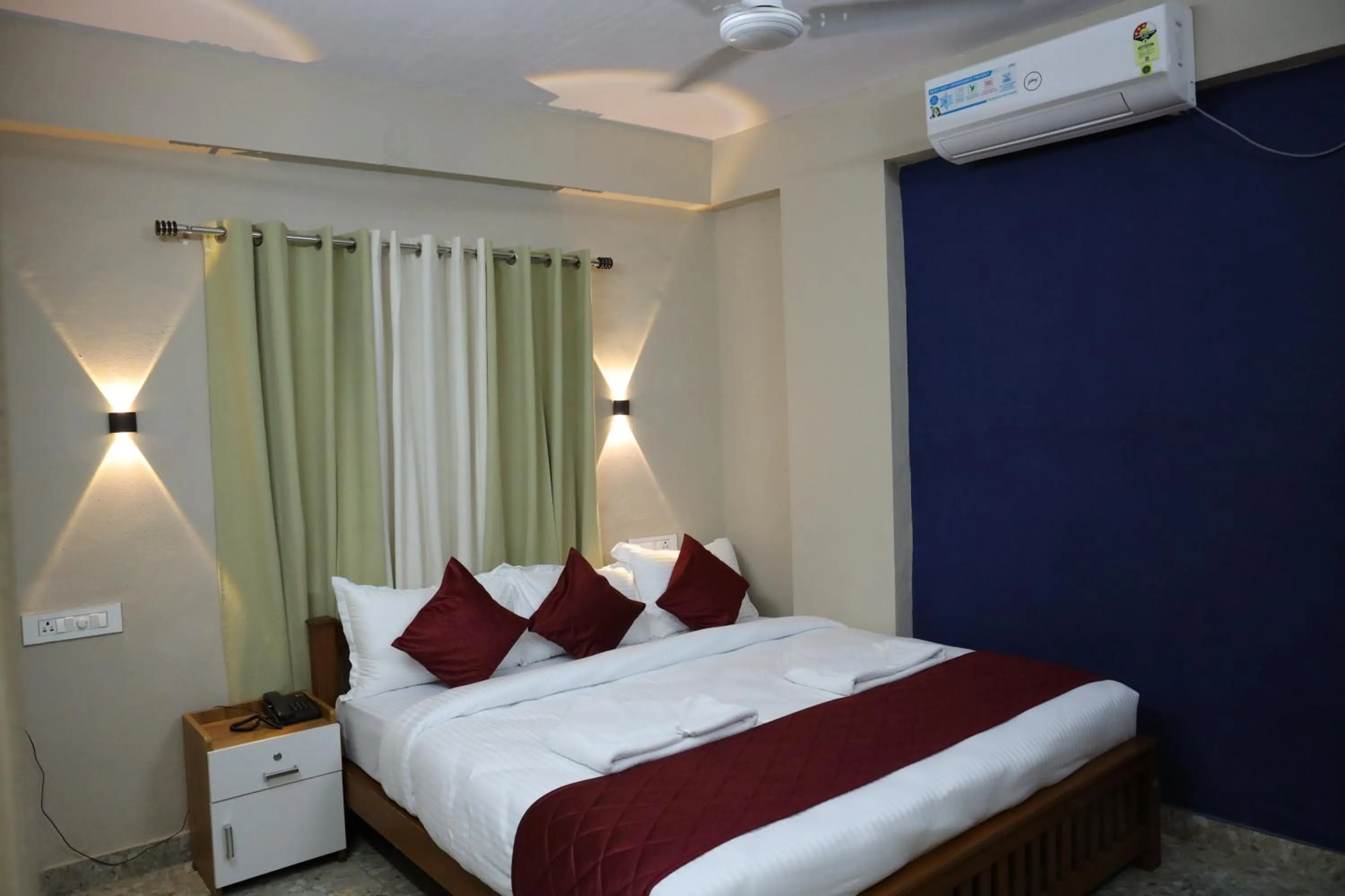 Bed in Dreams Paradise Airport Residency