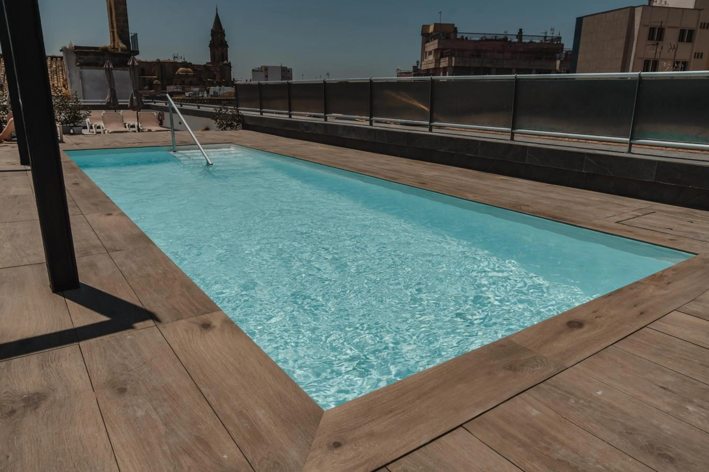 Swimming pool in esZentrico Suites Jerez