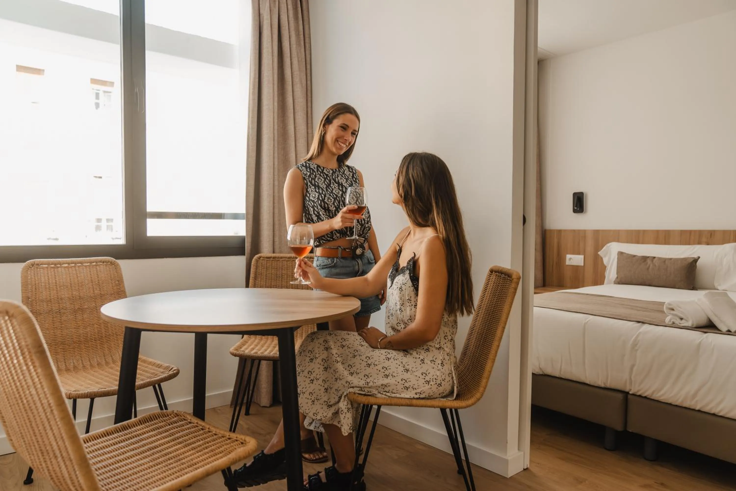 Dining area, Bed in esZentrico Suites Jerez