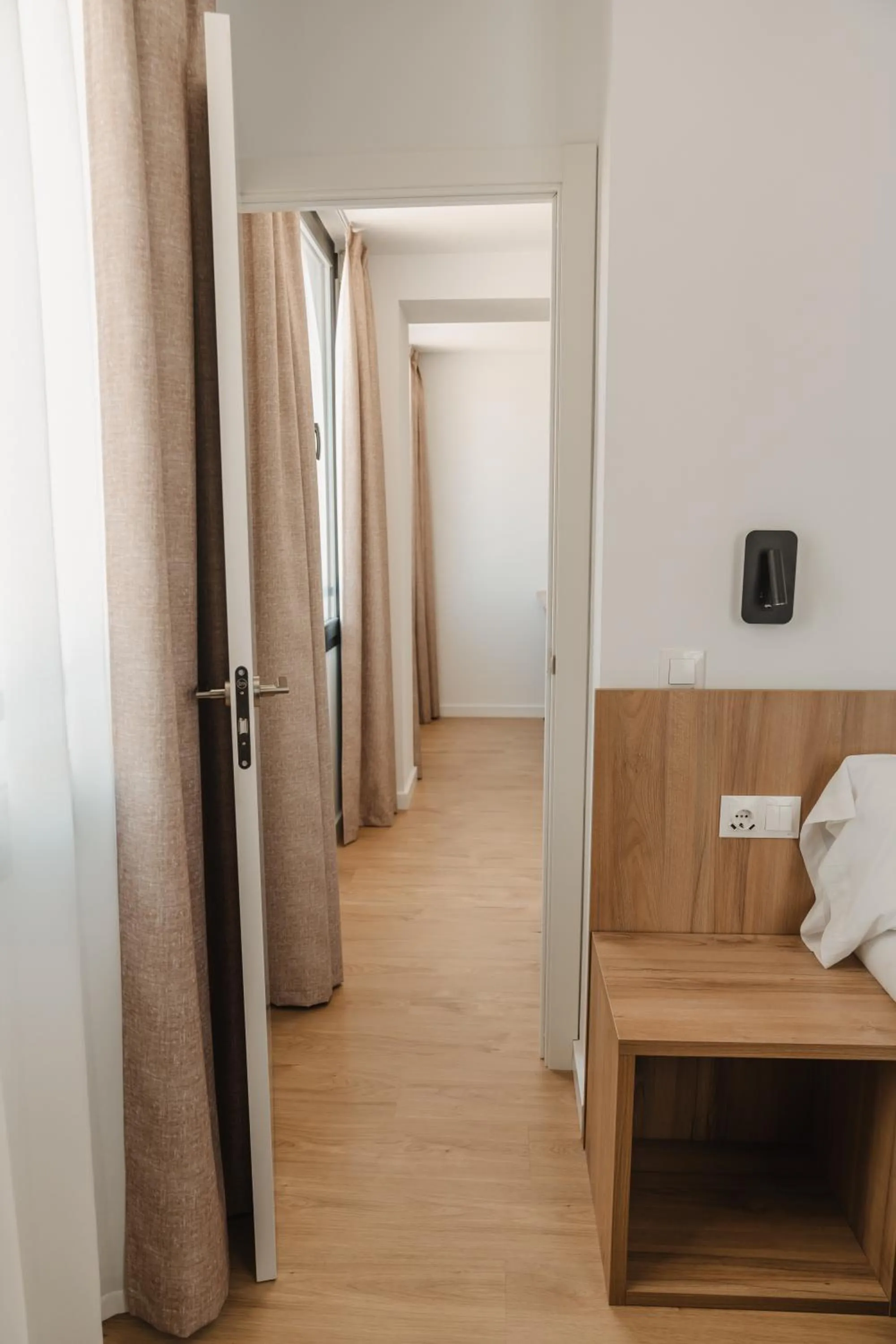 Photo of the whole room, Bed in esZentrico Suites Jerez