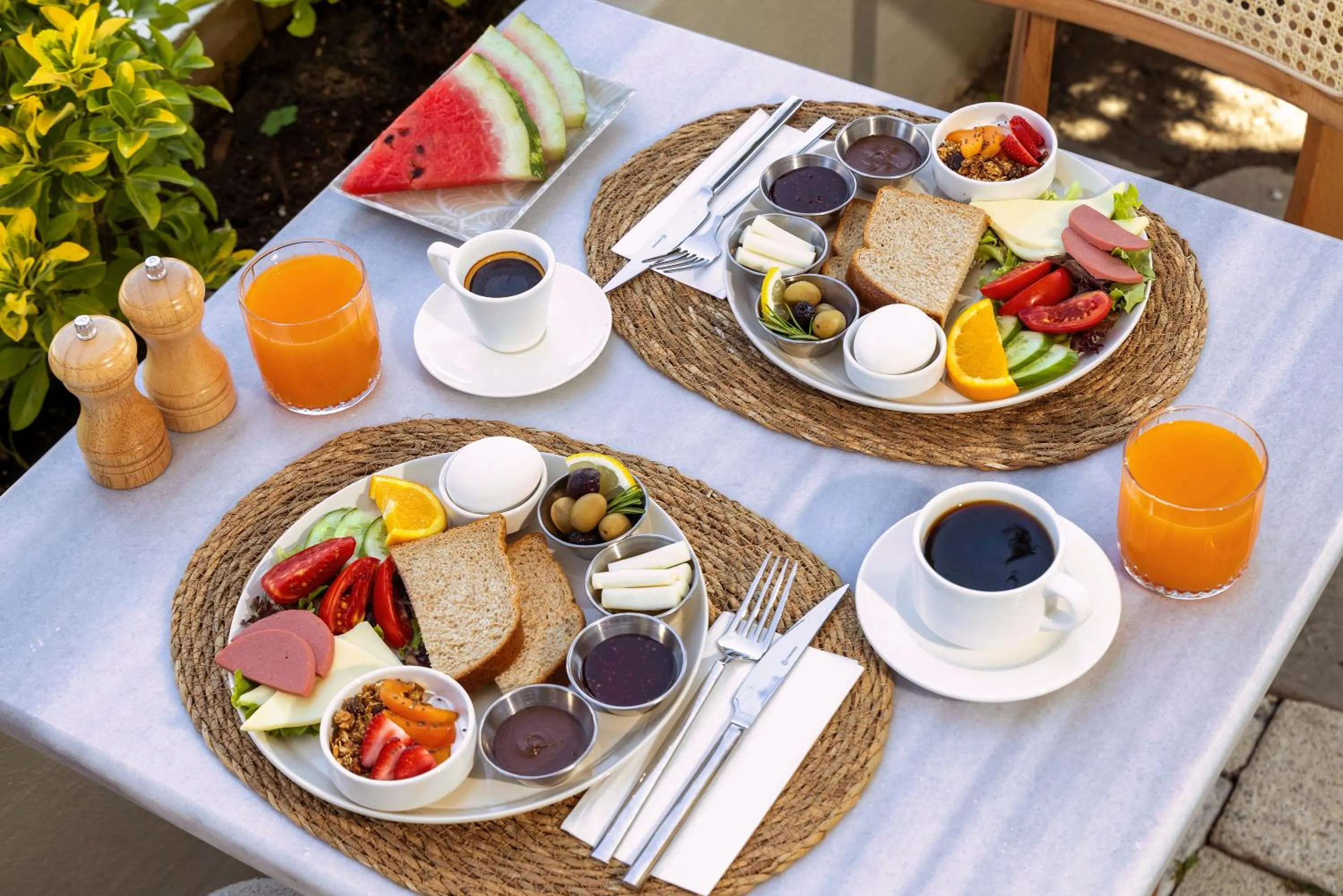 Food and drinks in Meshk Airport Hotel