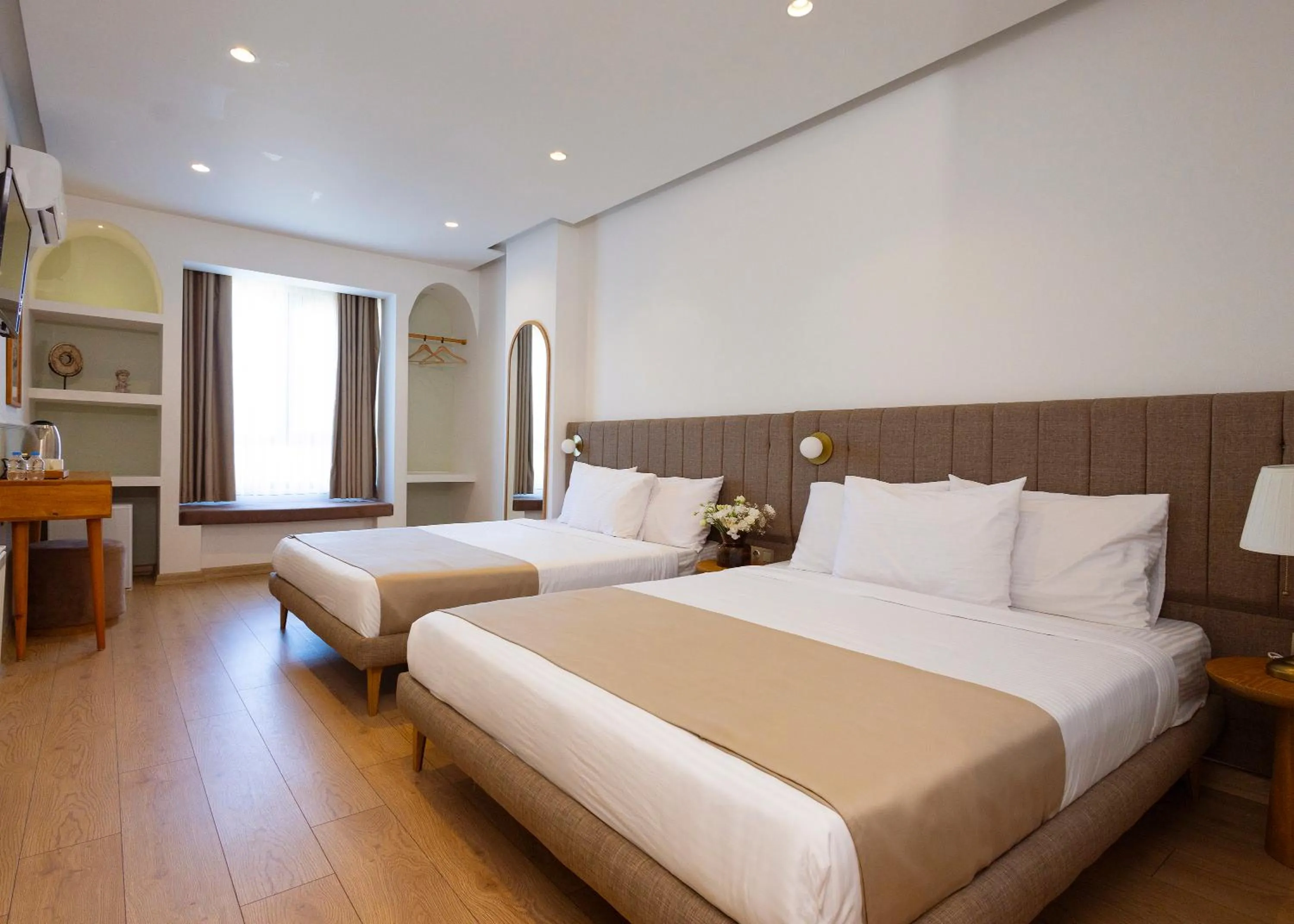 Photo of the whole room, Bed in Meshk Airport Hotel