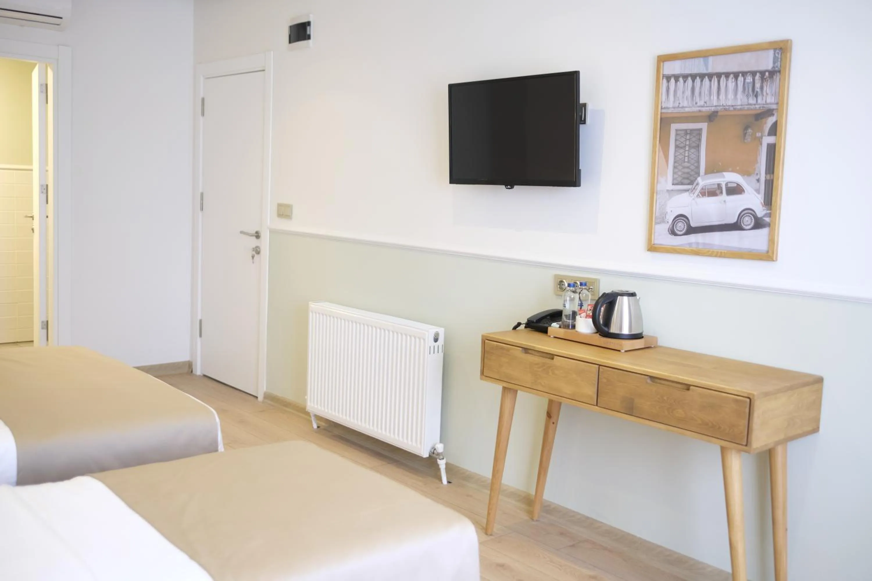 Bed in Meshk Airport Hotel