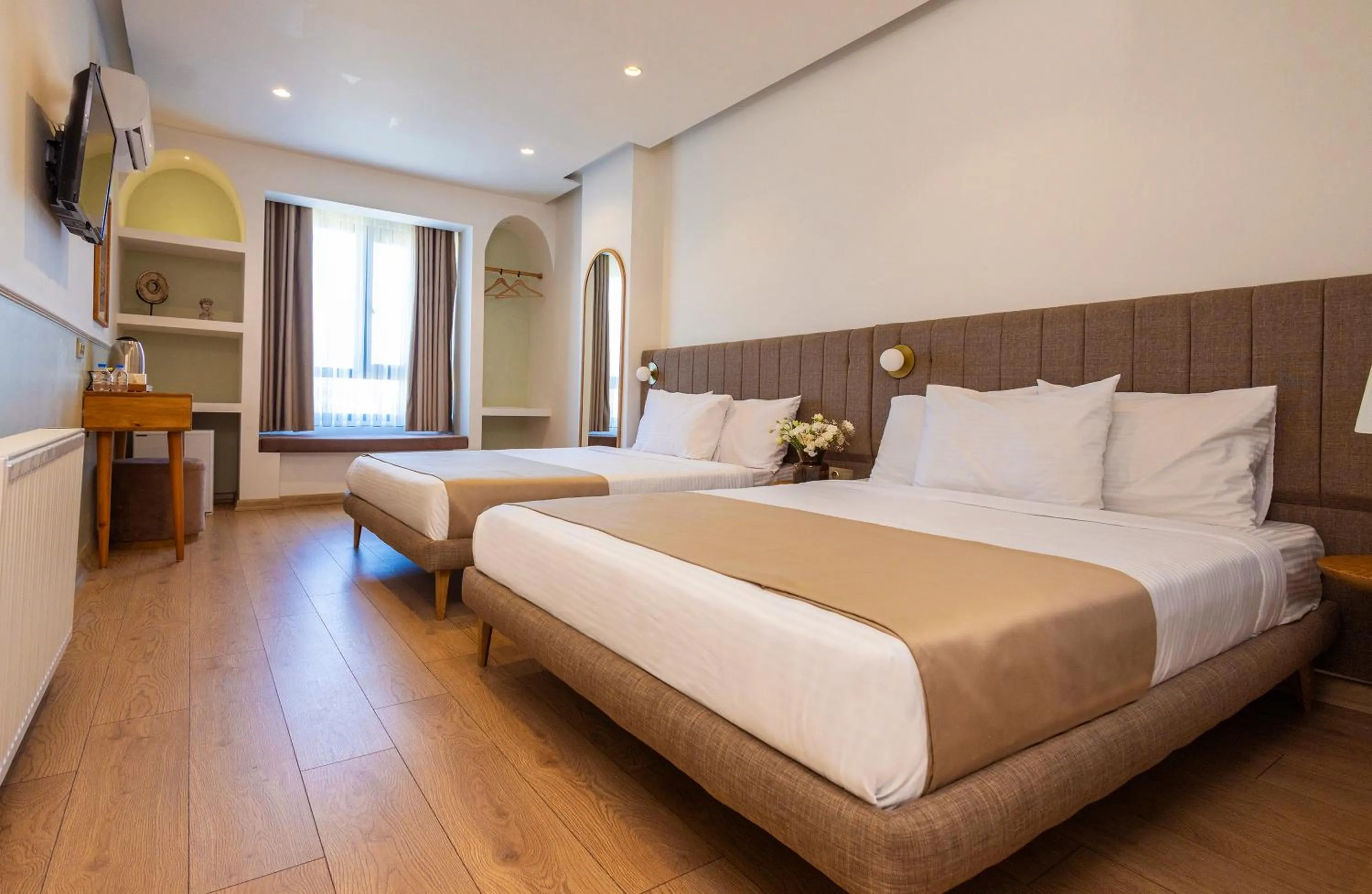 Photo of the whole room, Bed in Meshk Airport Hotel