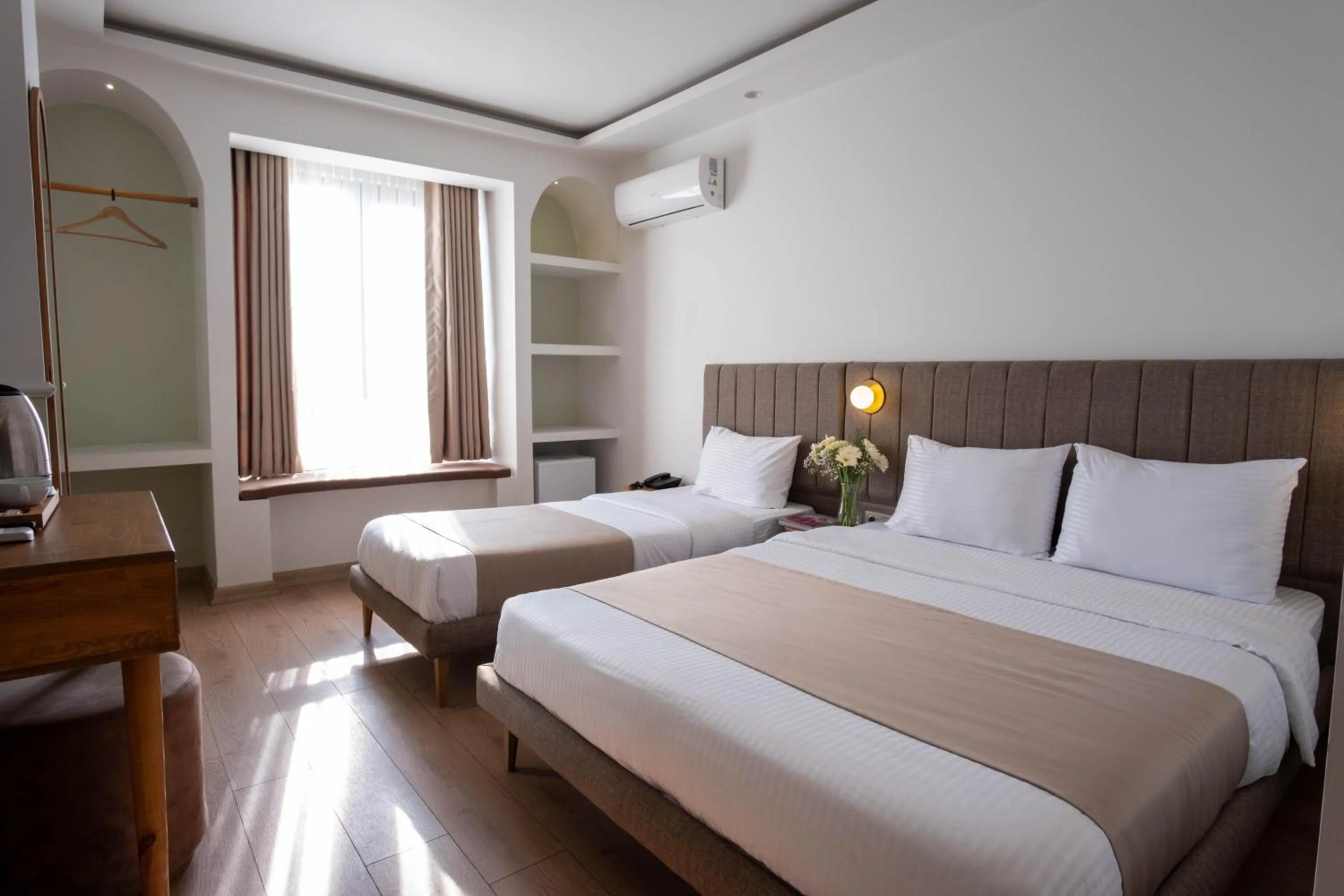 Bed in Meshk Airport Hotel