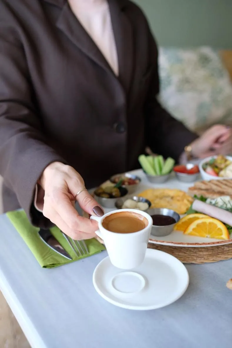 Restaurant/places to eat in Meshk Airport Hotel