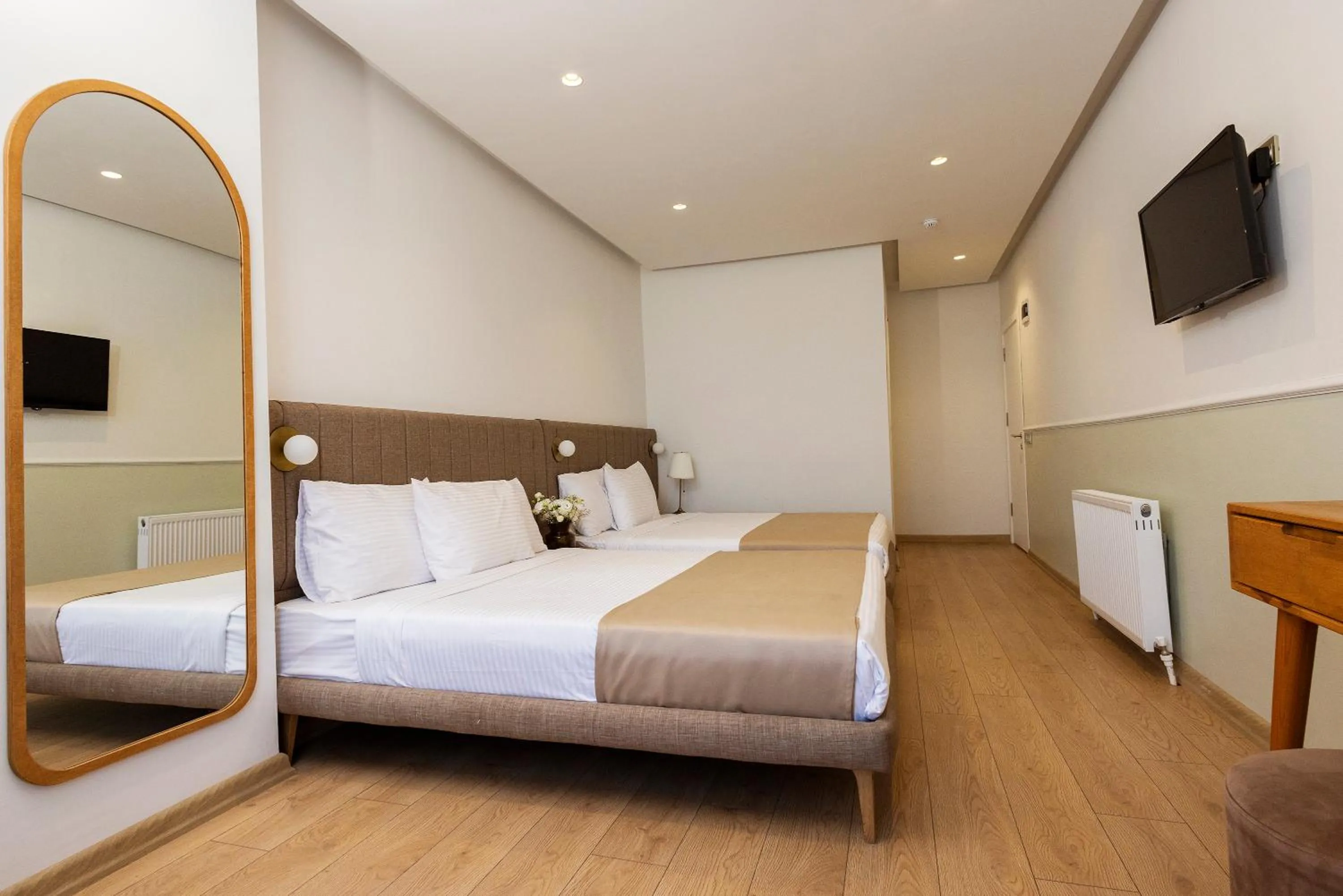 Photo of the whole room, Bed in Meshk Airport Hotel