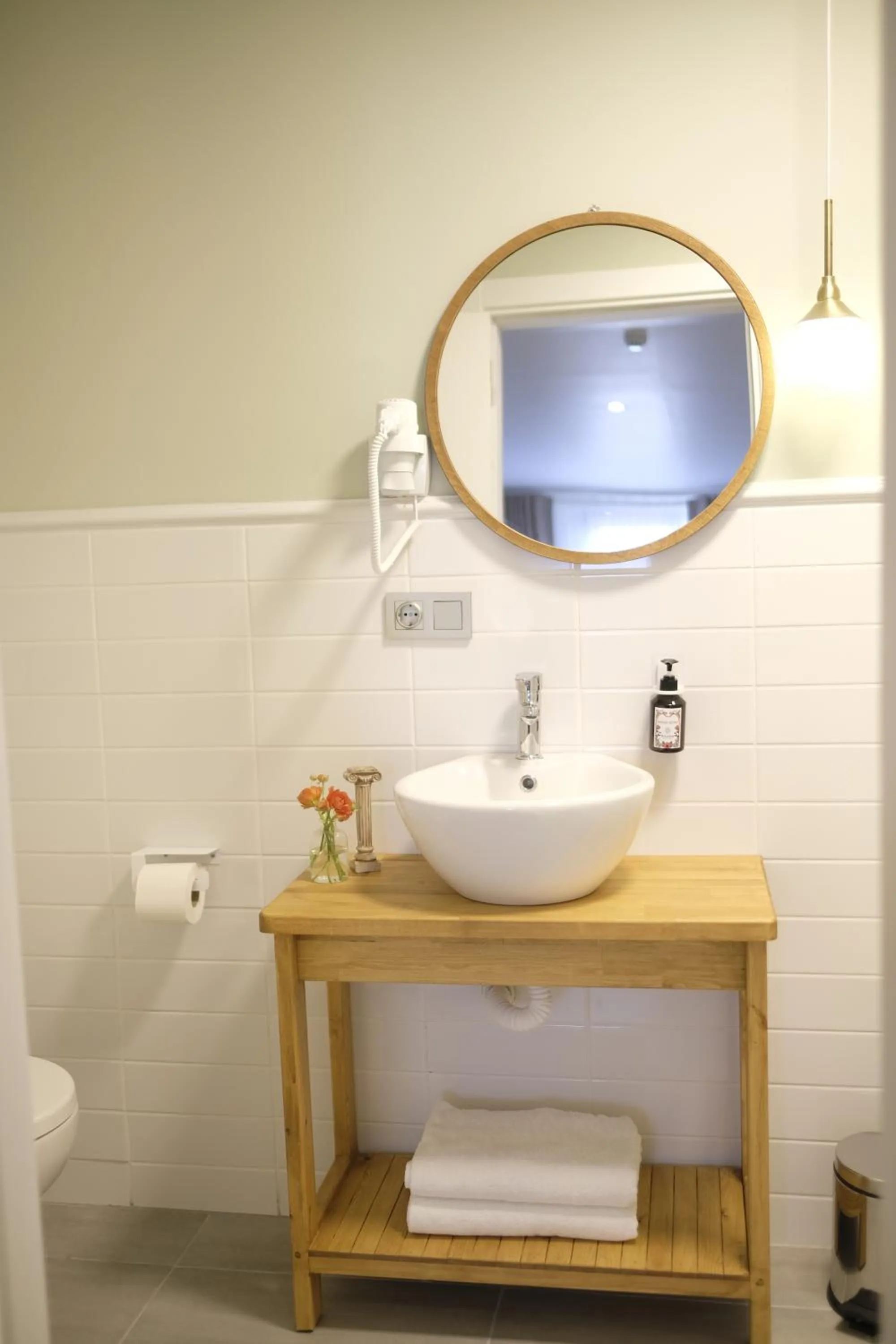 Toilet in Meshk Airport Hotel