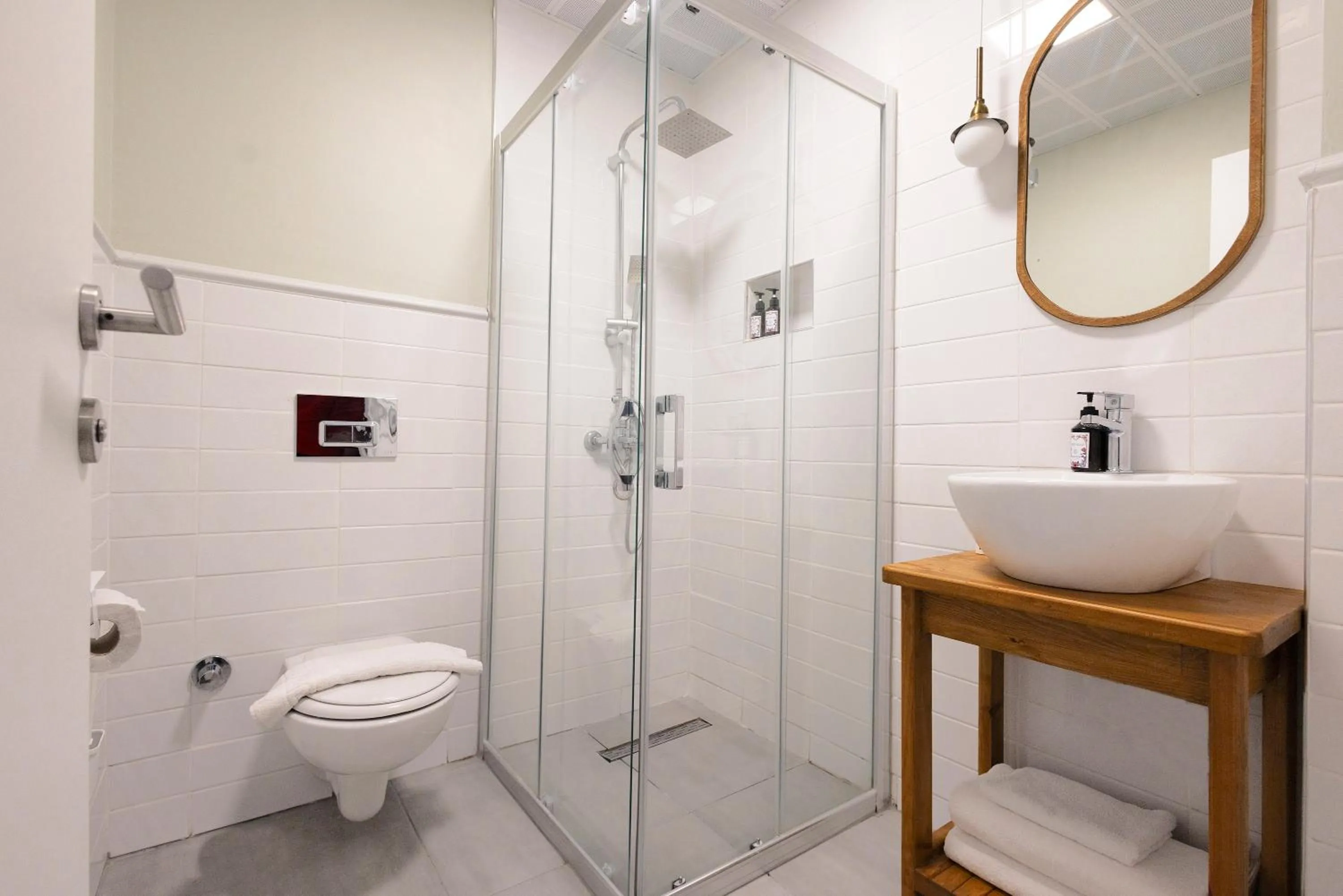 Shower in Meshk Airport Hotel