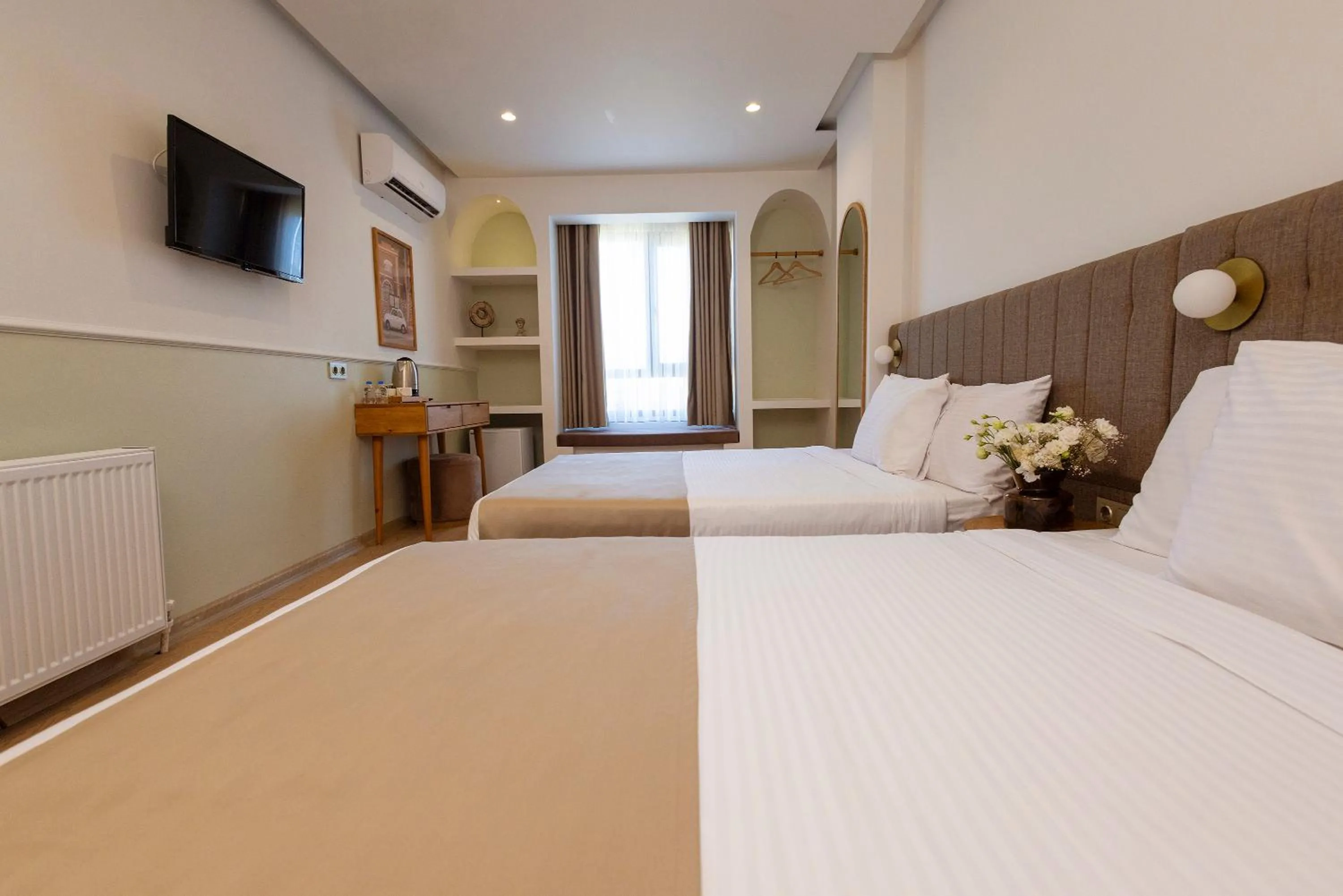 Photo of the whole room, Bed in Meshk Airport Hotel