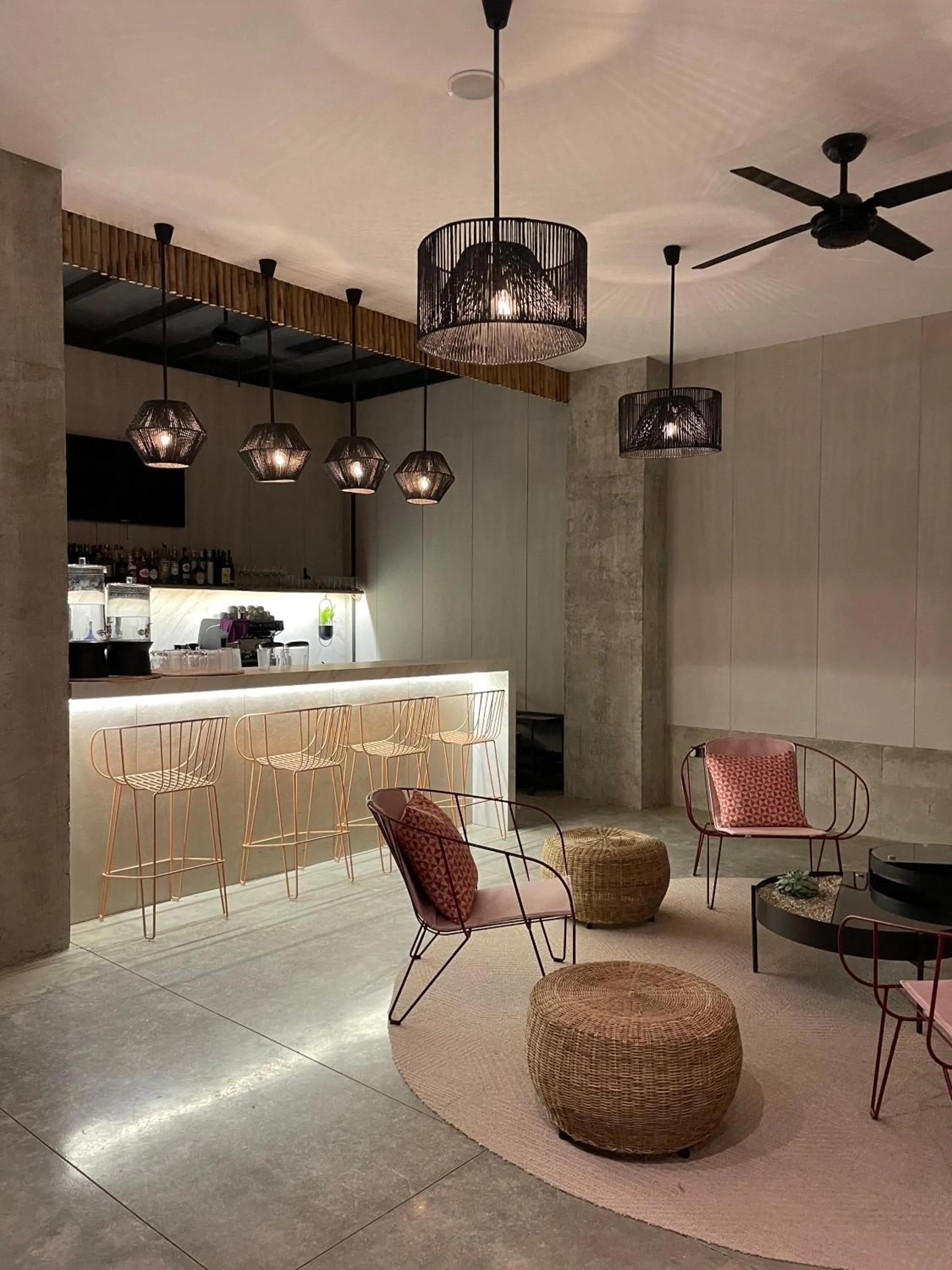 Lounge or bar in Eolia Sustainable Design Hotel