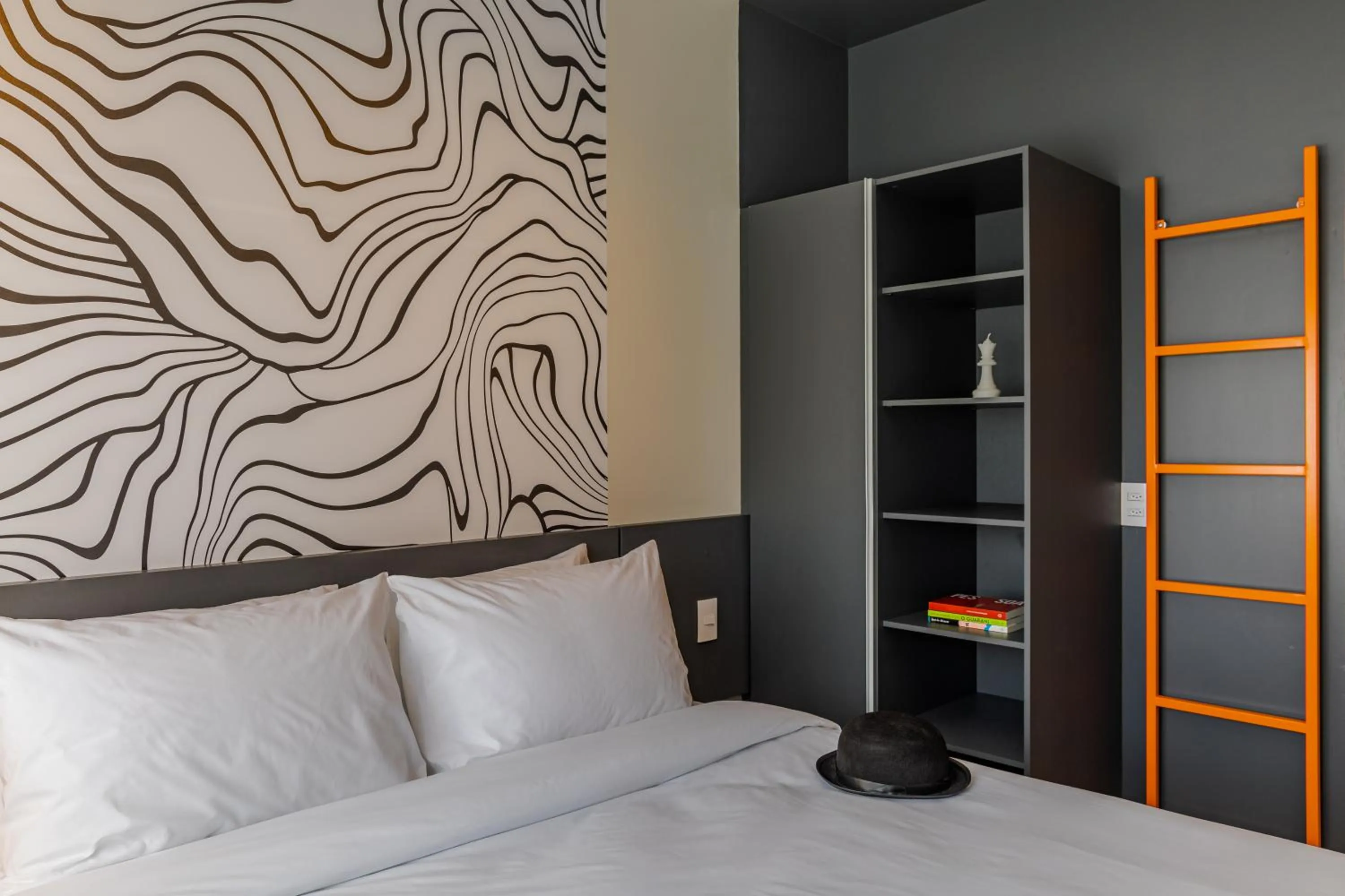 Bed in House of Charlie Vila Mariana